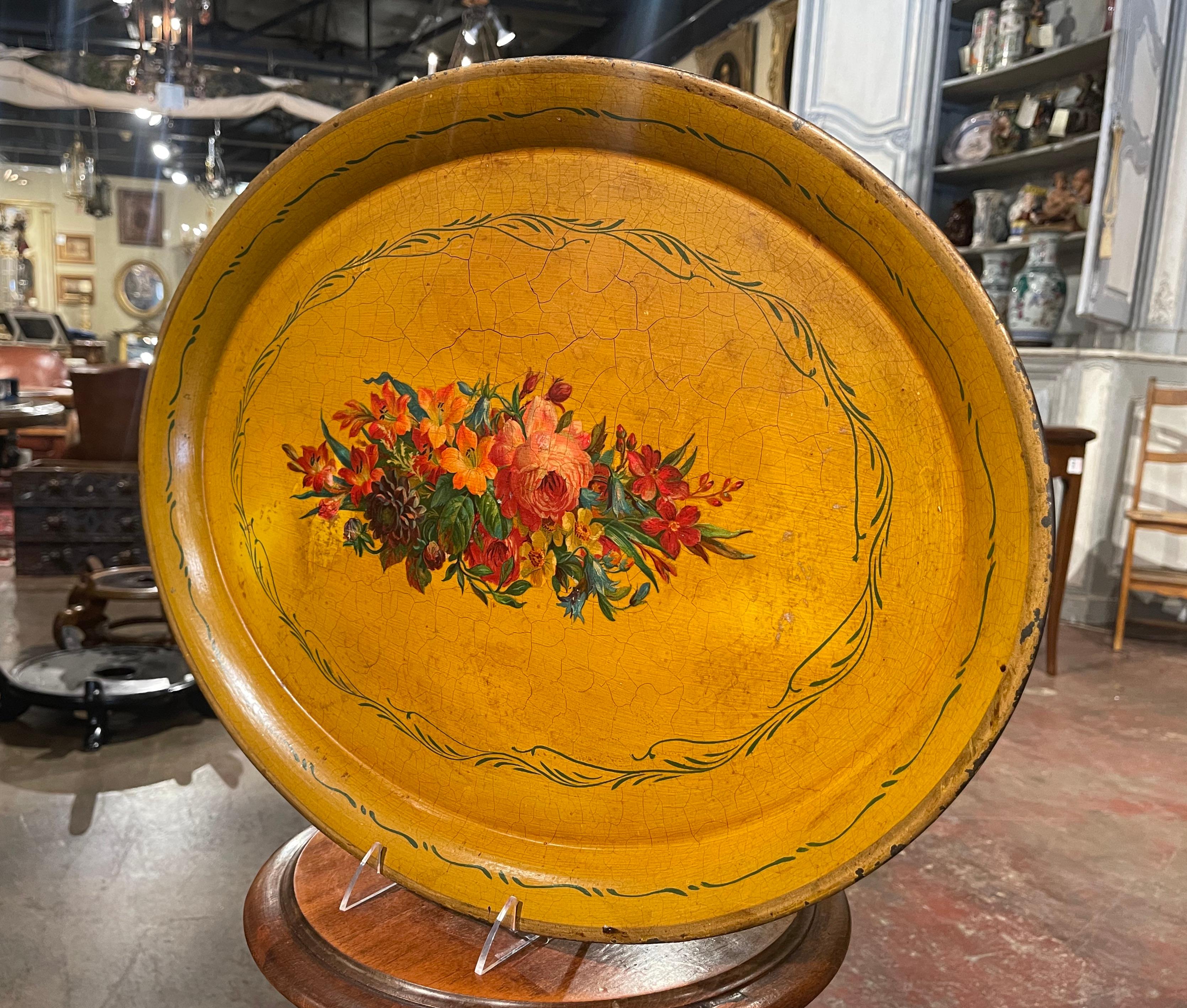 Hand-Painted 19th Century French Napoleon III Hand Painted Oval Tole Tray with Floral Motifs For Sale