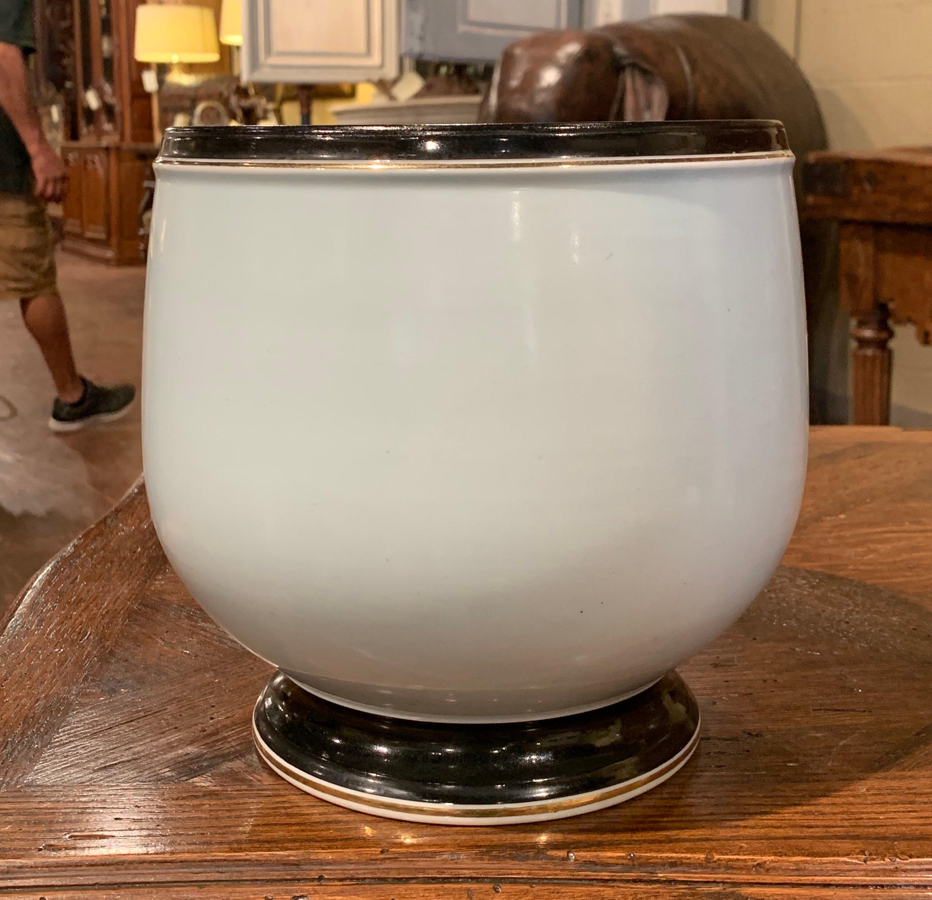 Cache-pot français du 19ème siècle en porcelaine de Paris peinte à la main représentant Napoléon III Excellent état - En vente à Dallas, TX