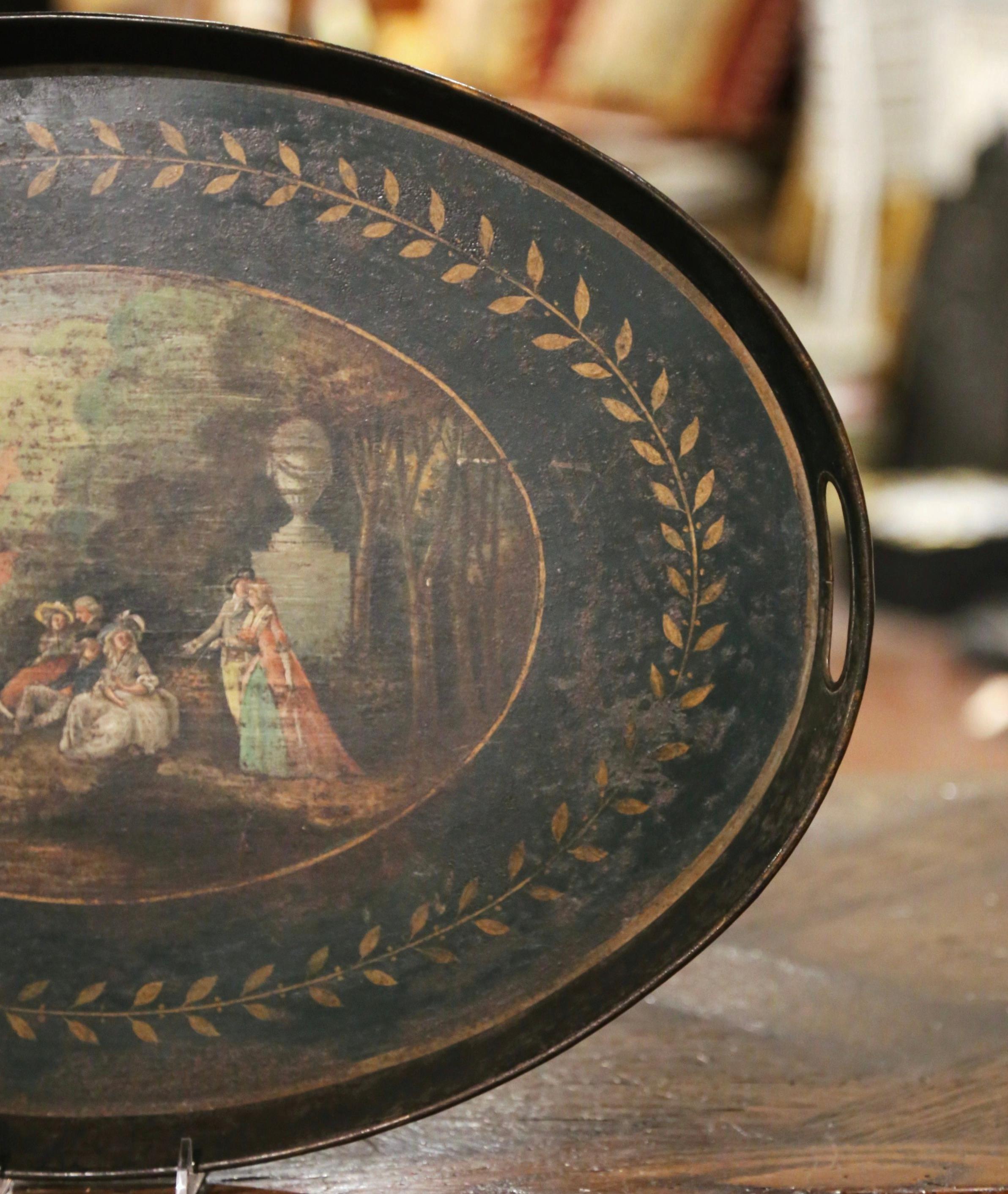 Bandeja ovalada de tole del siglo XIX francés Napoleón III pintada a mano con una escena romántica en Excelente Estado en Dallas, TX