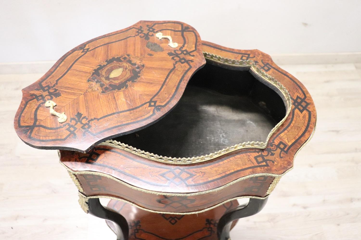 Fin du XIXe siècle Table jardinire franaise du 19me sicle en bois incrust de style Napolon III avec bronzes dors en vente