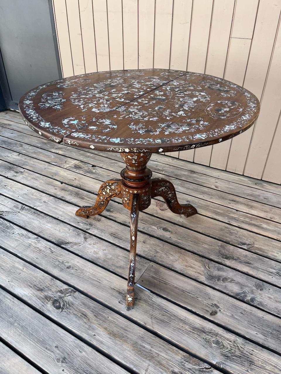 19th century French Napoleon III Inlay and Walnut Gueridon, 1870s en venta 7