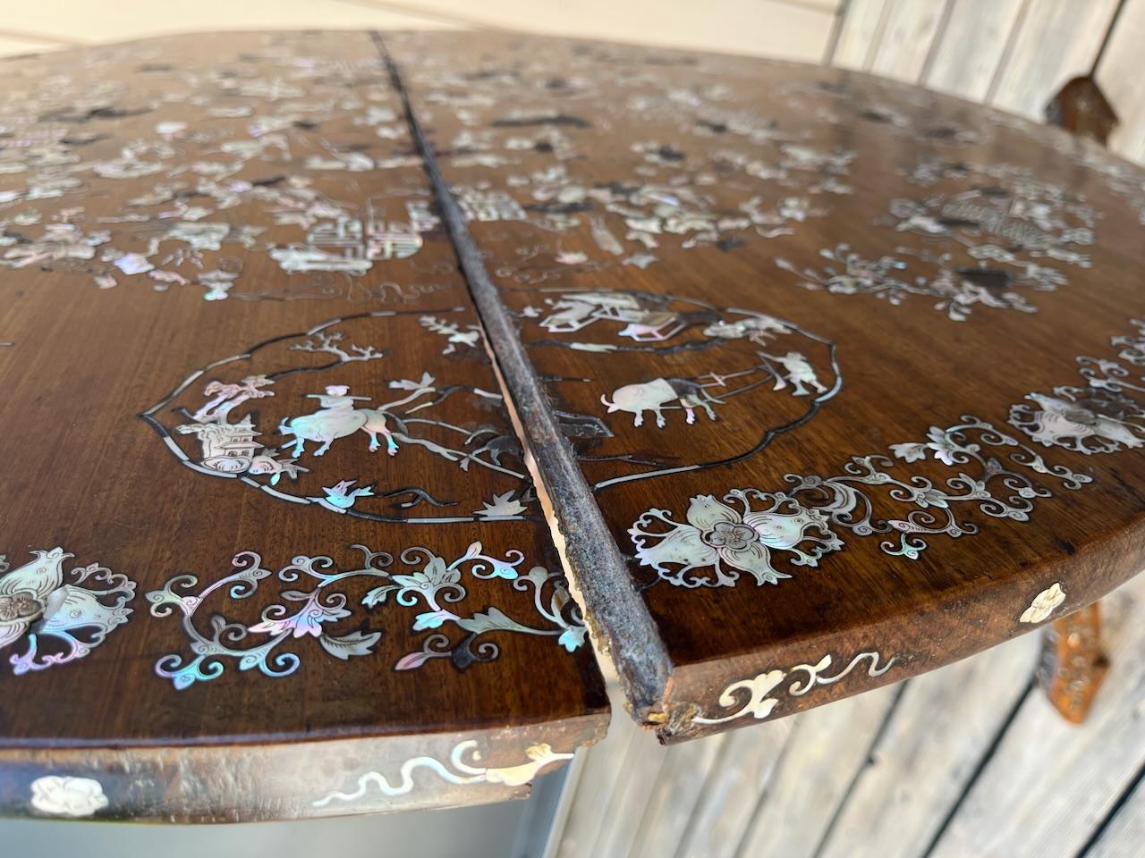 19th century French Napoleon III Inlay and Walnut Gueridon, 1870s en Bastante bueno estado para la venta en LEGNY, FR