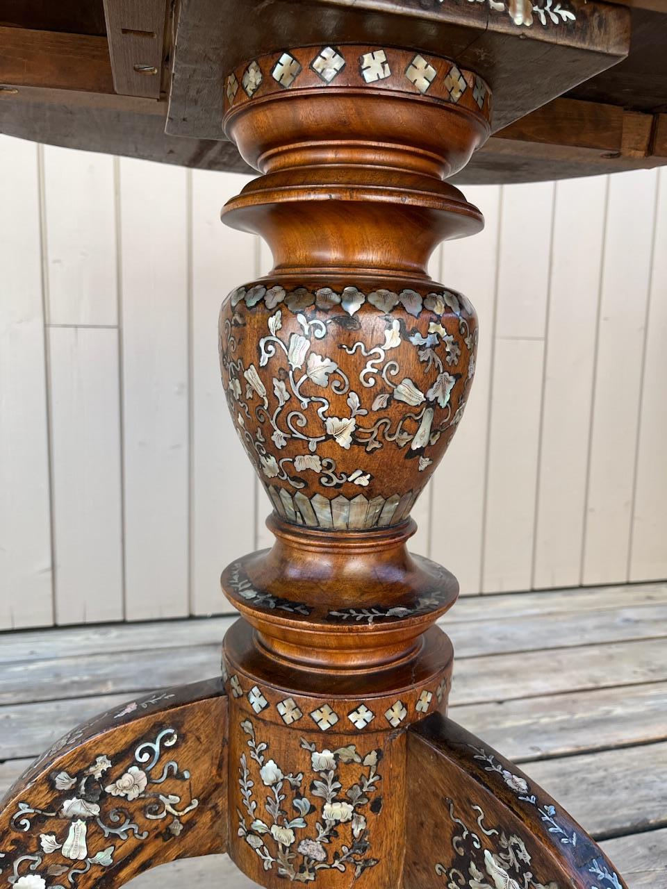19th century French Napoleon III Inlay and Walnut Gueridon, 1870s en venta 1