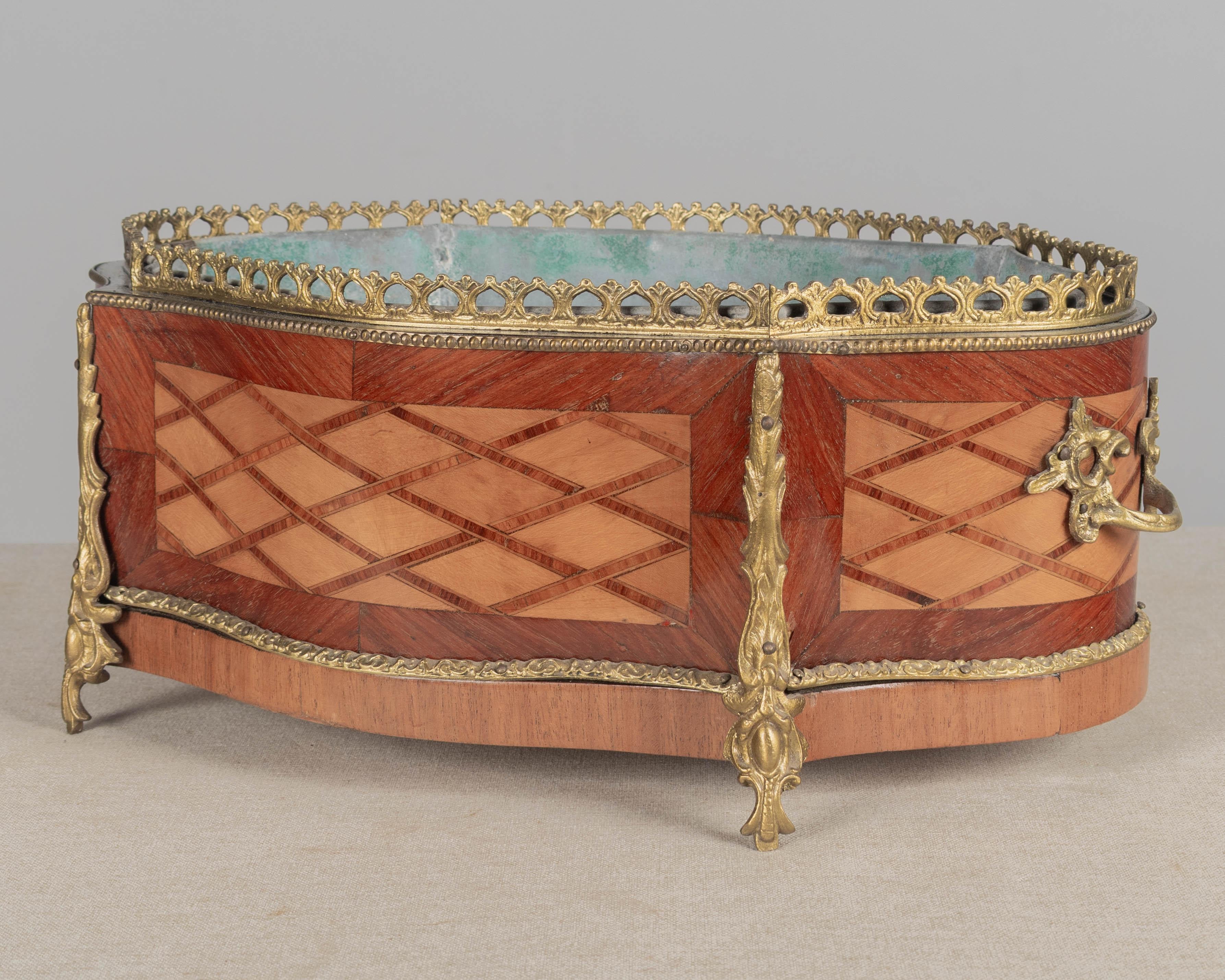 Francese 19th Century French Napoleon III Jardinière or Cachepot in vendita