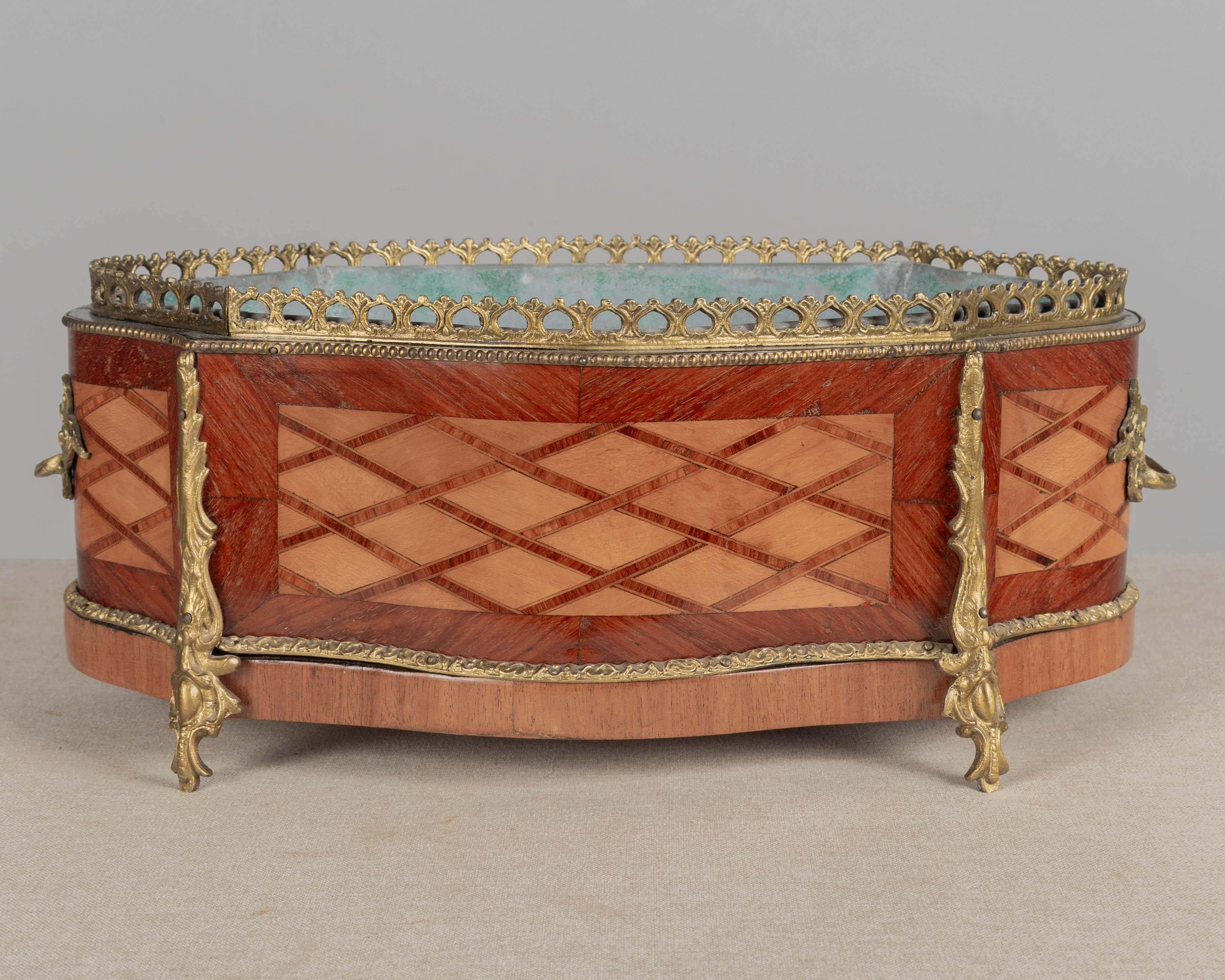 XIX secolo 19th Century French Napoleon III Jardinière or Cachepot in vendita