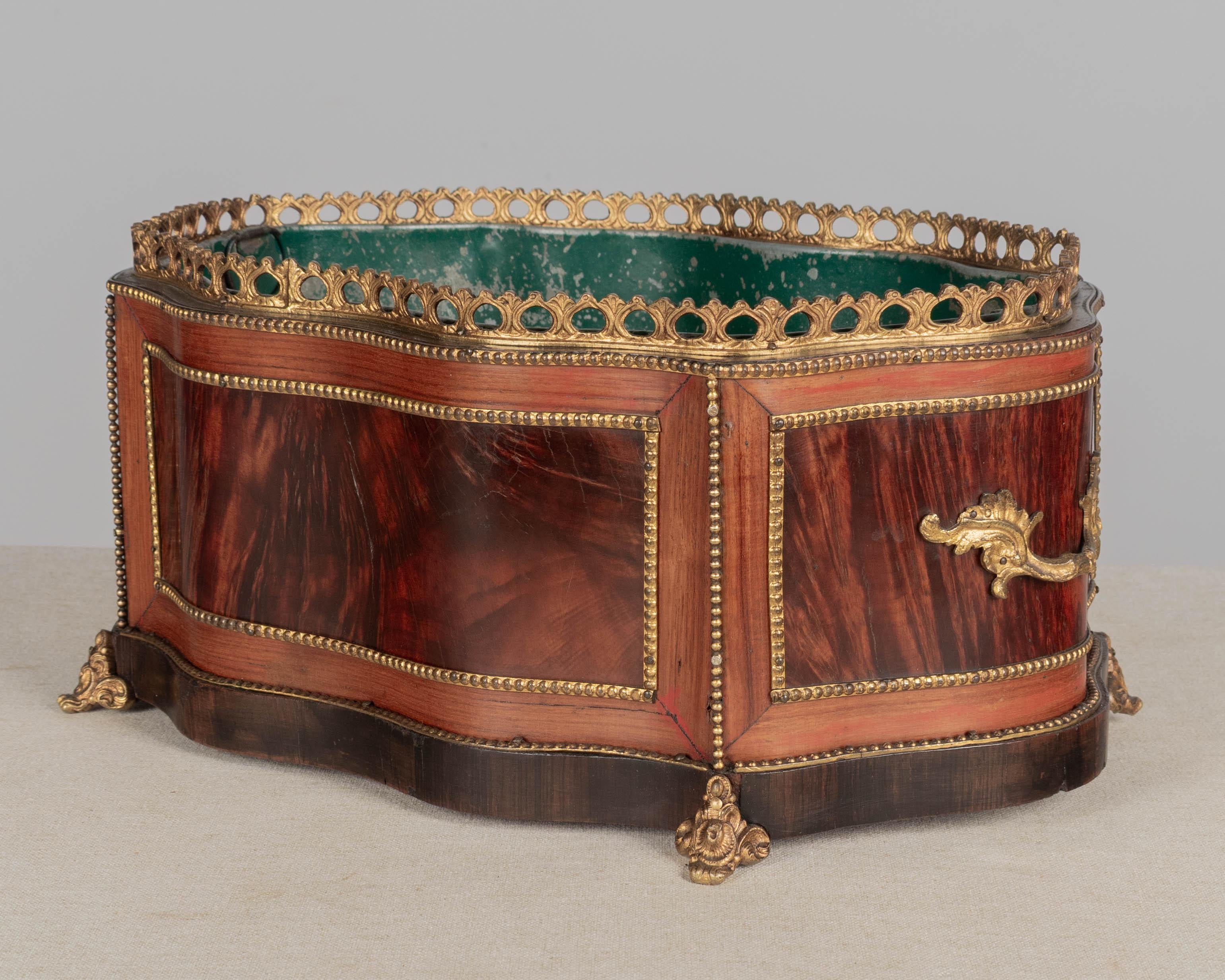 Francese 19th Century French Napoleon III Jardinière or Planter in vendita