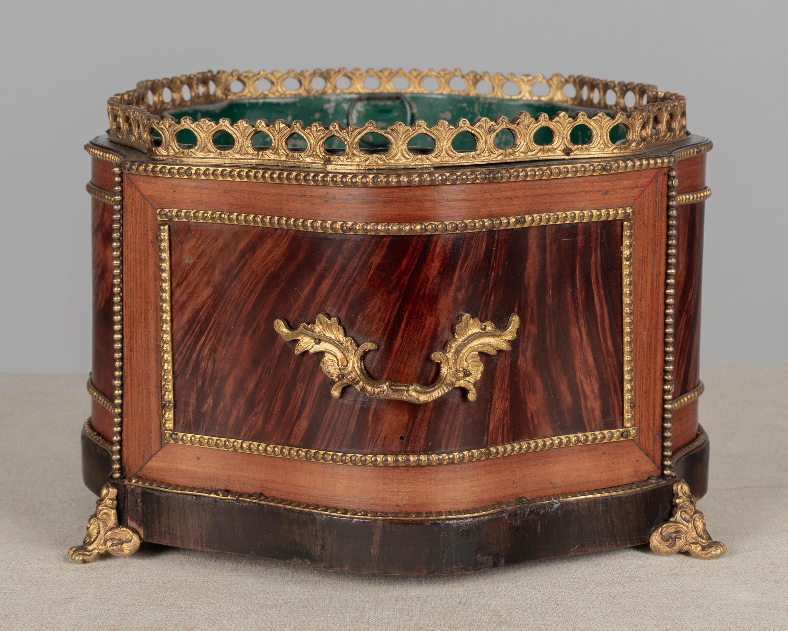 Bronzo 19th Century French Napoleon III Jardinière or Planter in vendita
