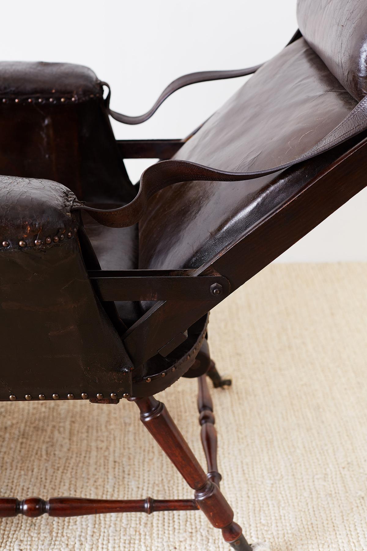 Fauteuil inclinable en cuir français Napoléon III du 19ème siècle en vente 9