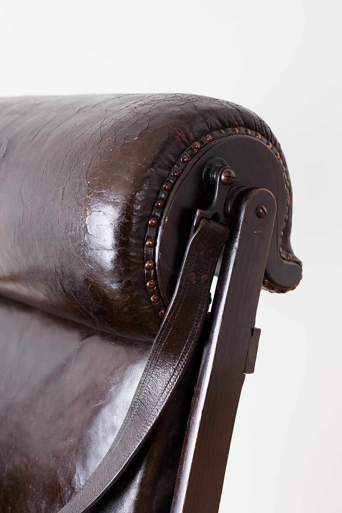 Fait main Fauteuil inclinable en cuir français Napoléon III du 19ème siècle en vente
