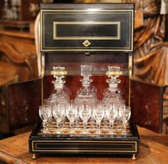 Scatola per liquori francese Napoleone III del XIX secolo in mogano e intarsi in bronzo