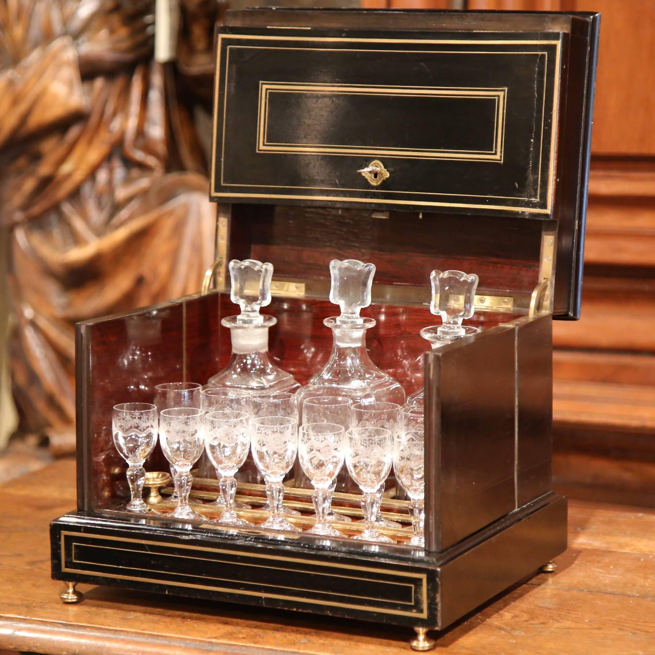19th Century French Napoleon III Mahogany and Bronze Inlay Liquor Box In Excellent Condition For Sale In Dallas, TX