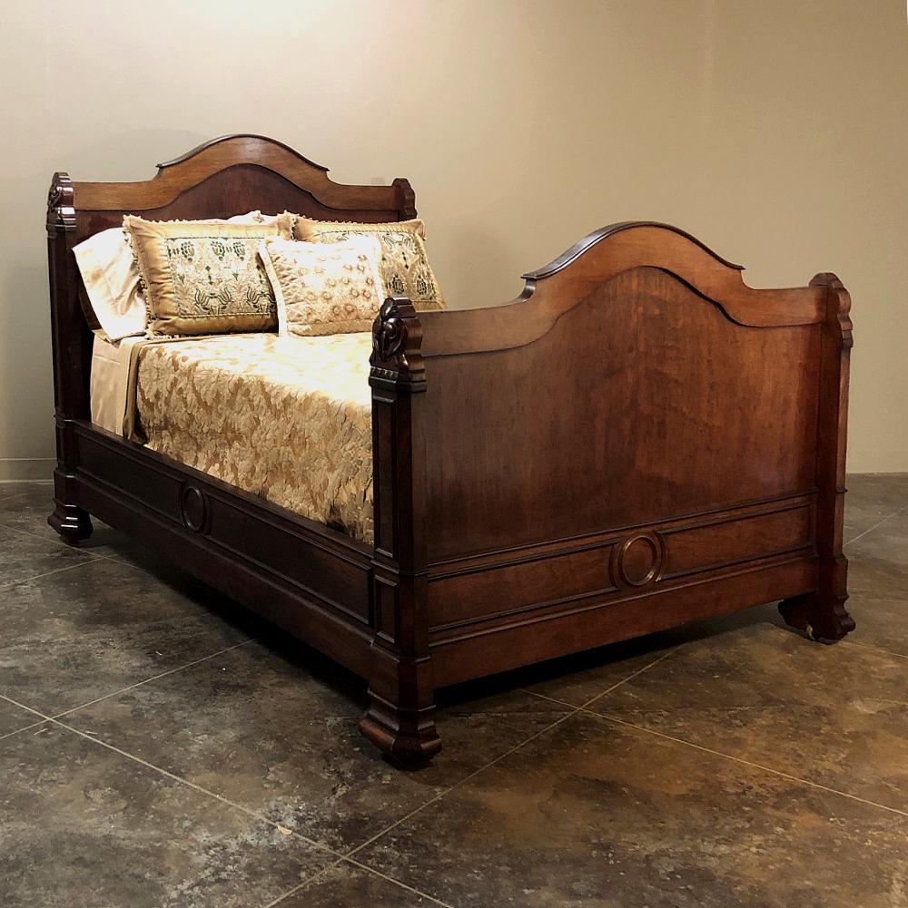 Hand-Crafted 19th Century French Napoleon III Mahogany Day Bed For Sale