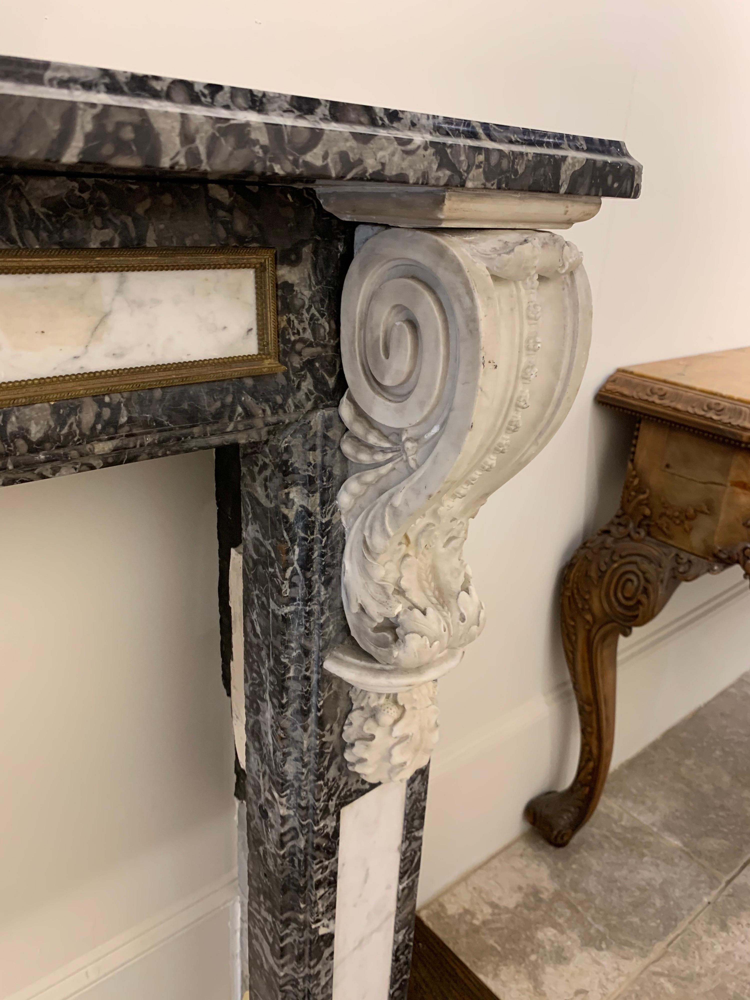 19th Century French Napoleon III Marble and Gilt Bronze Fire Place Mantel For Sale 2