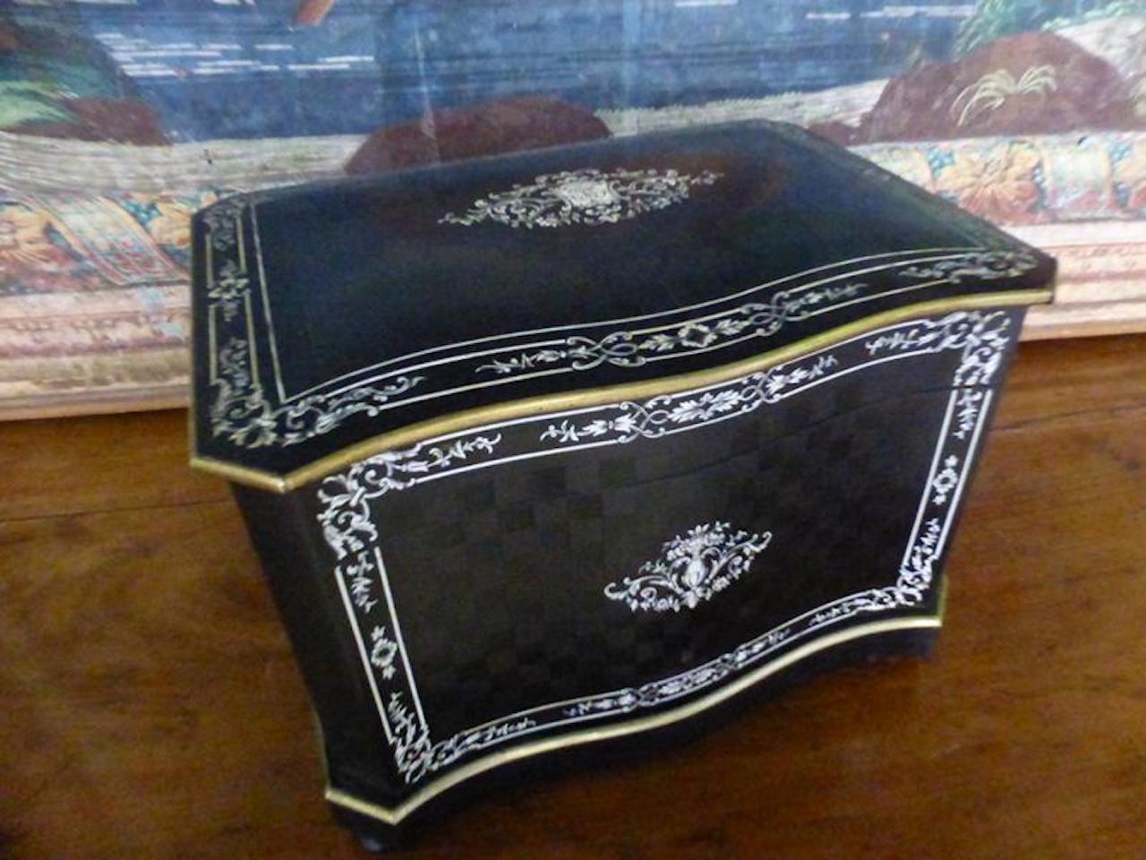19th Century French Napoleon III Marquetry and Ivory Cigar Humidor For Sale 2
