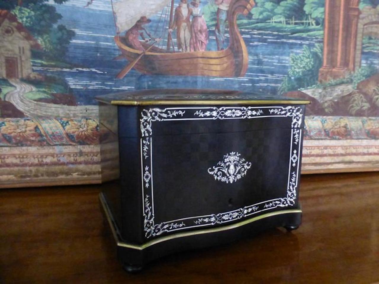 französischer Zigarrenhumidor mit Intarsien und Elfenbein aus dem 19. Jahrhundert von Napoleon III im Angebot 1