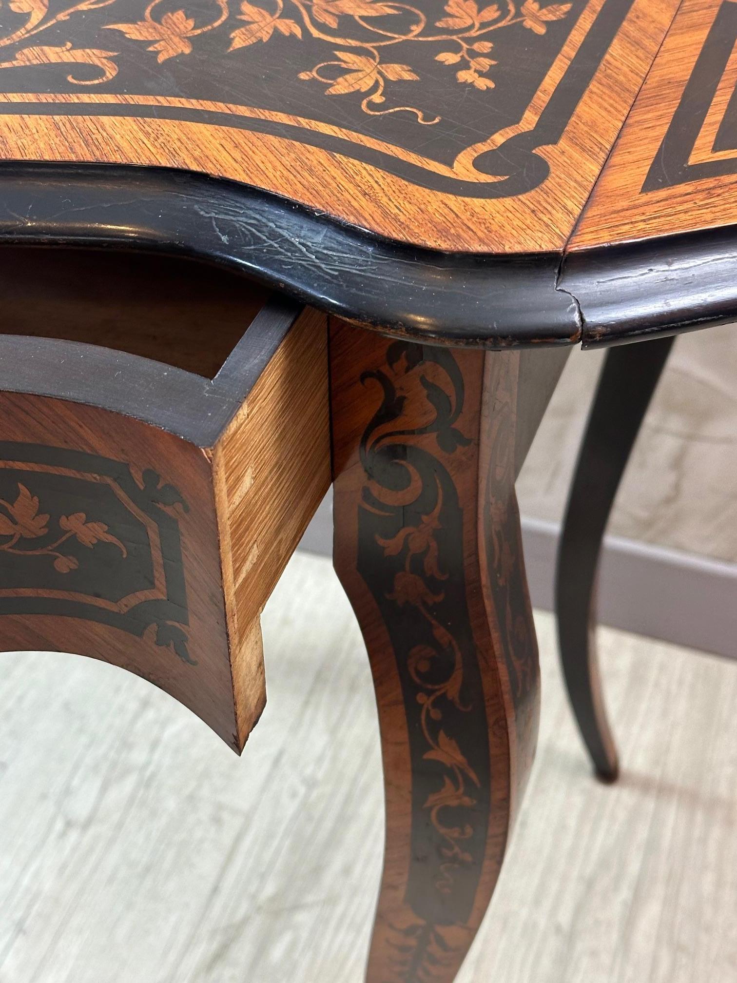 Table pliante en marqueterie Napoléon III du XIXe siècle, années 1870 en vente 5