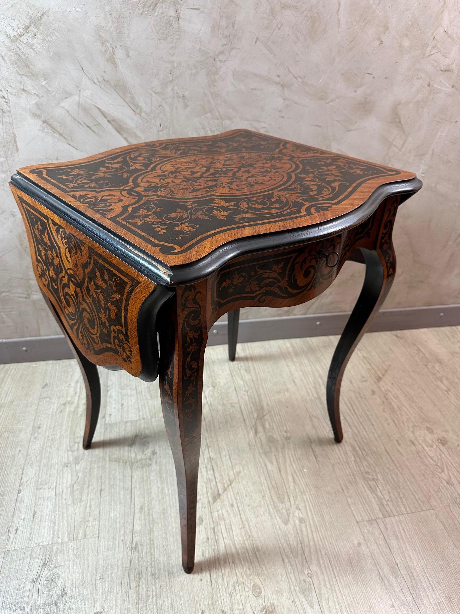 Table pliante en marqueterie Napoléon III du XIXe siècle, années 1870 en vente 9