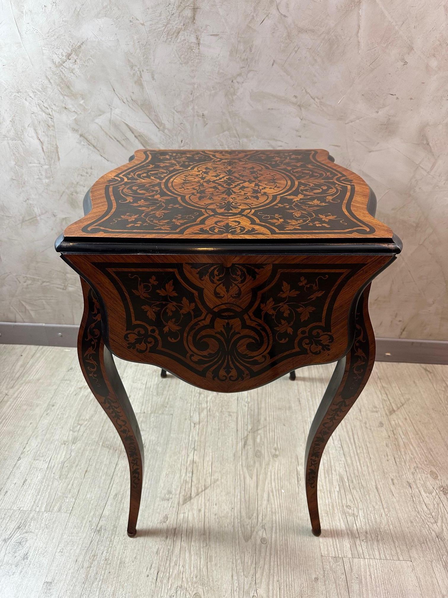 Table pliante en marqueterie Napoléon III du XIXe siècle, années 1870 en vente 10