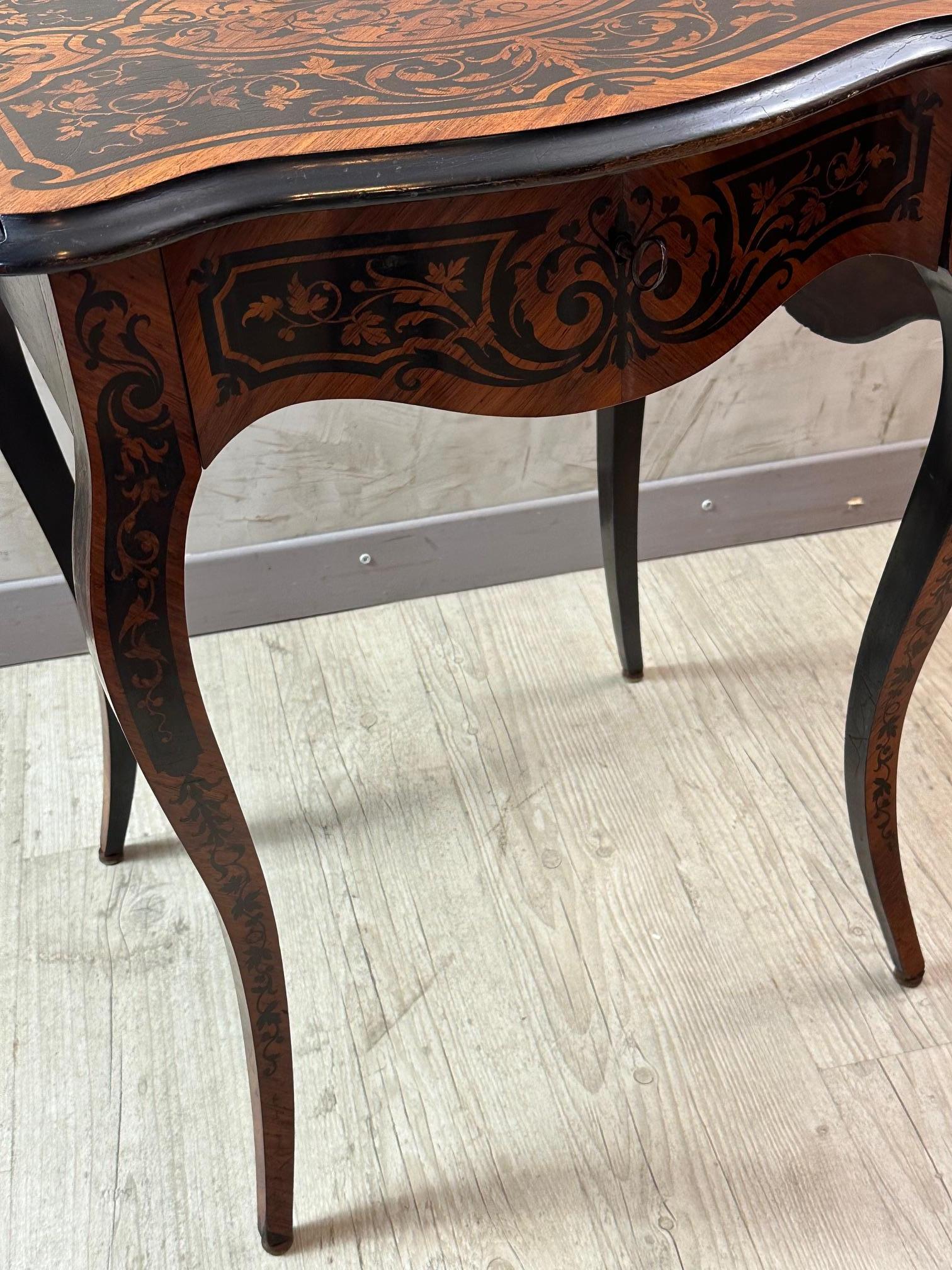 Table pliante en marqueterie Napoléon III du XIXe siècle, années 1870 en vente 12