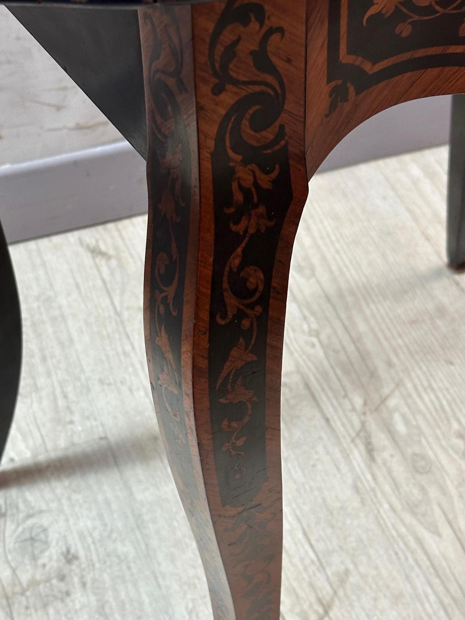 Table pliante en marqueterie Napoléon III du XIXe siècle, années 1870 en vente 13