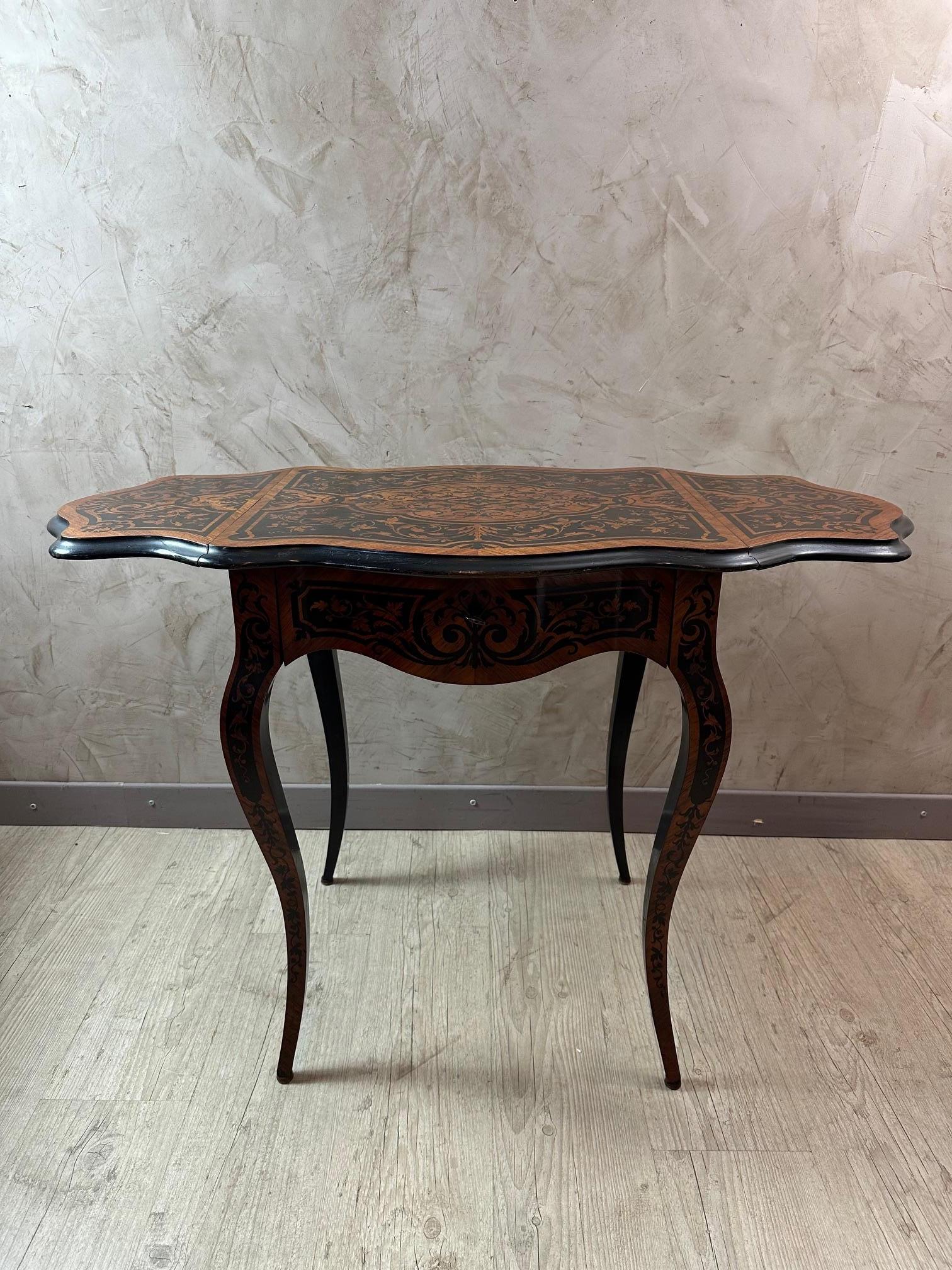 Fin du XIXe siècle Table pliante en marqueterie Napoléon III du XIXe siècle, années 1870 en vente