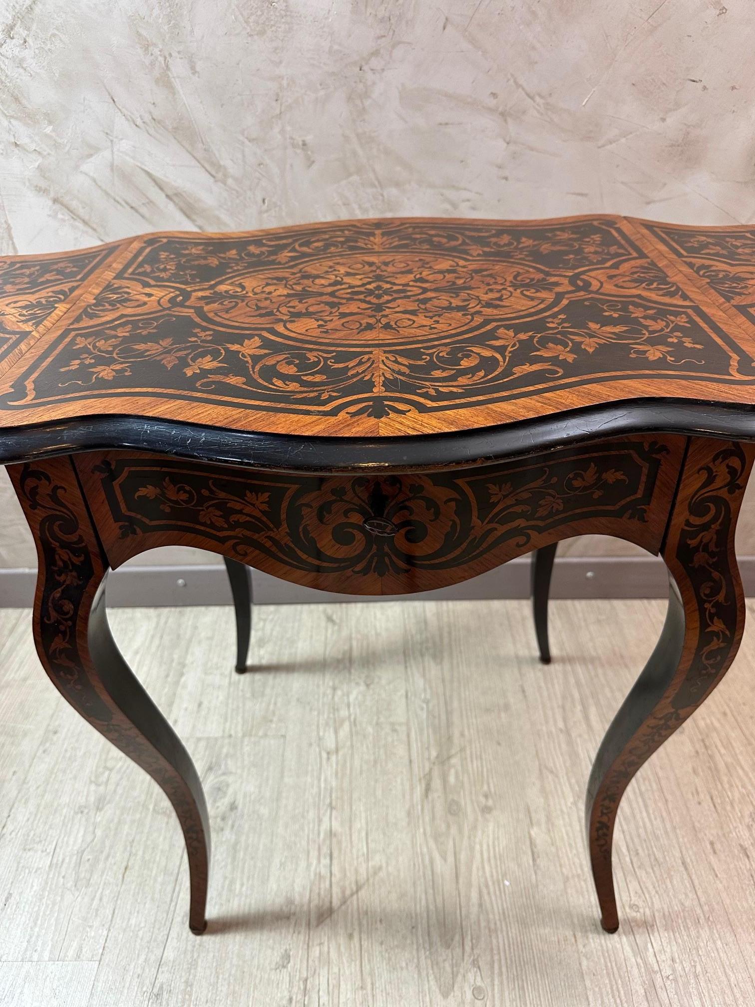 Poirier Table pliante en marqueterie Napoléon III du XIXe siècle, années 1870 en vente