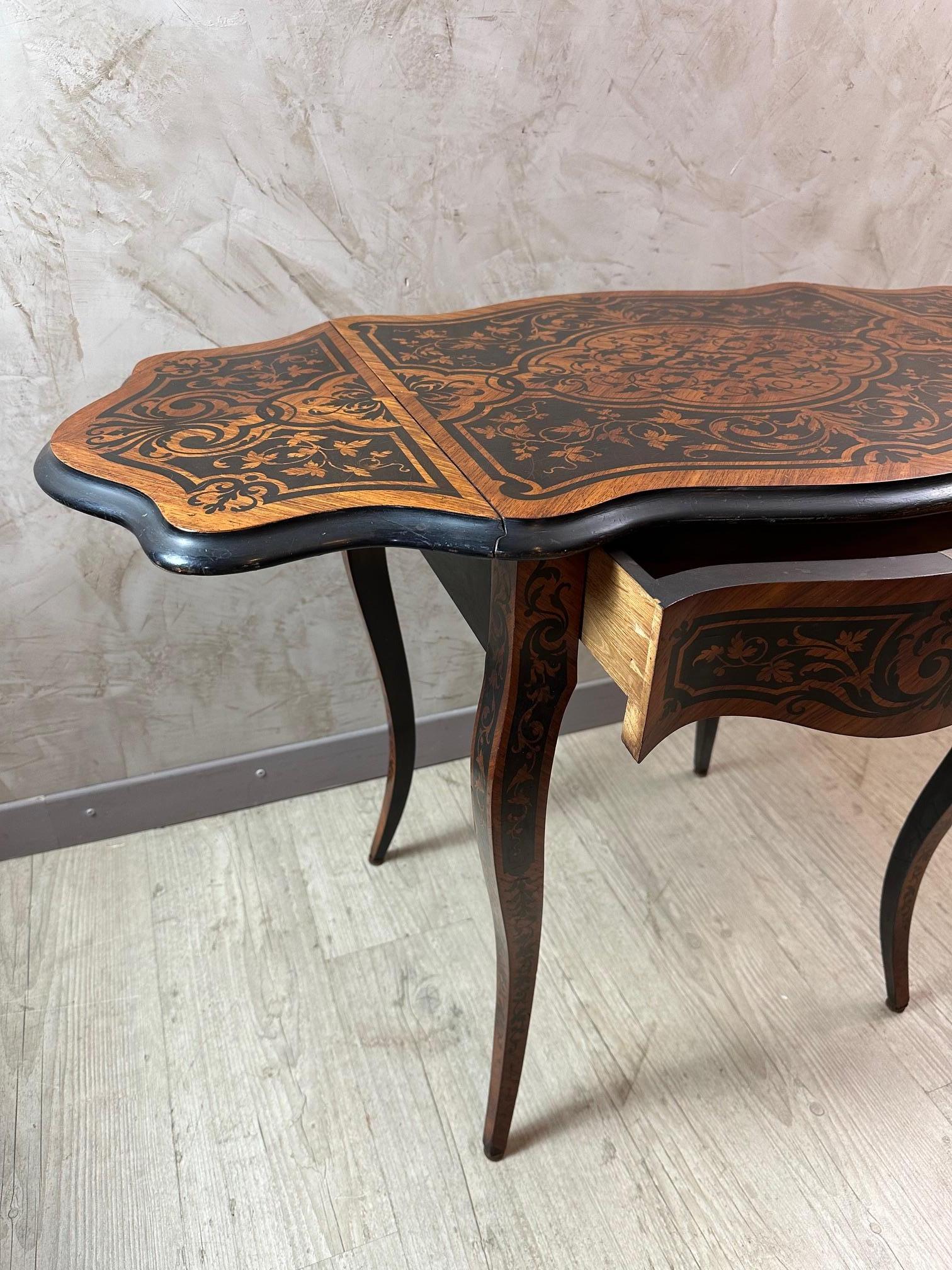 Table pliante en marqueterie Napoléon III du XIXe siècle, années 1870 en vente 1