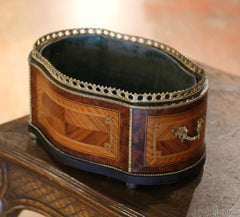 Jardinera francesa del siglo XIX con marquetería Napoleón III de nogal y bomba de bronce