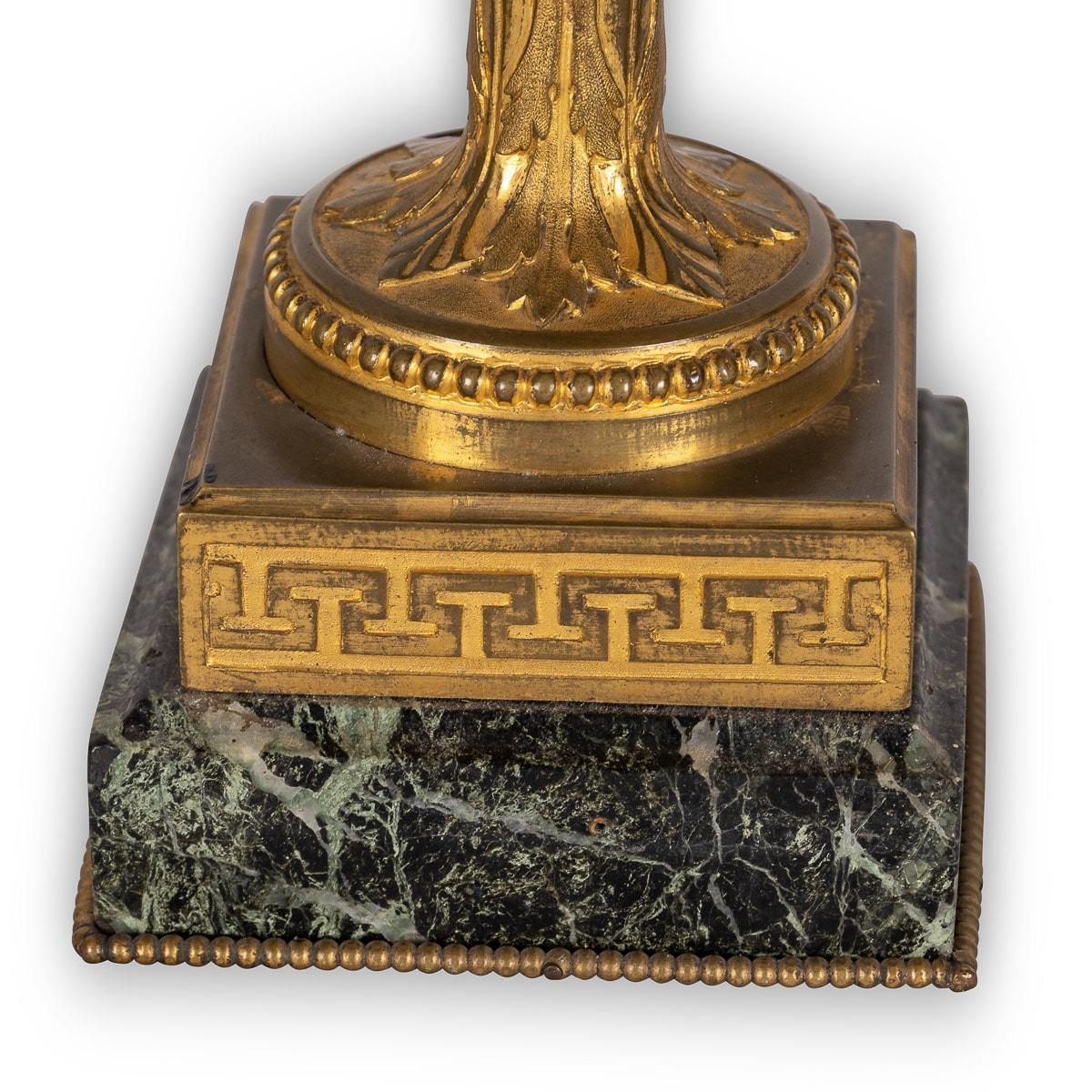 Französische Napoleon III.-Urnen aus Goldbronze und weißem Marmor, 19. Jahrhundert, um 1850 im Angebot 9