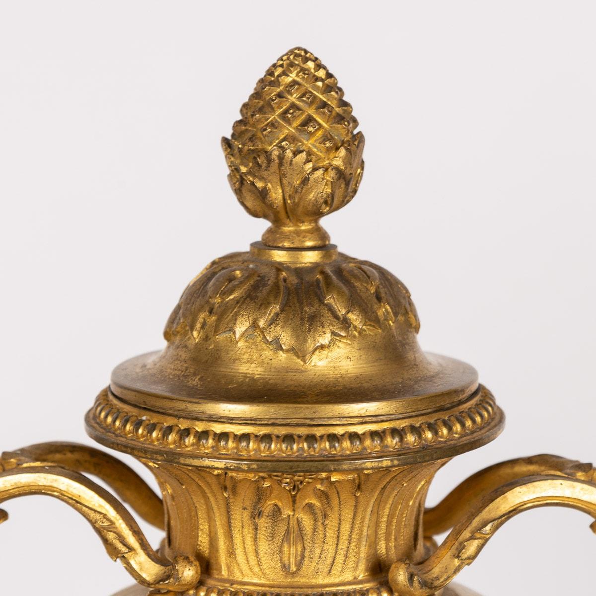 Französische Napoleon III.-Urnen aus Goldbronze und weißem Marmor, 19. Jahrhundert, um 1850 im Angebot 3