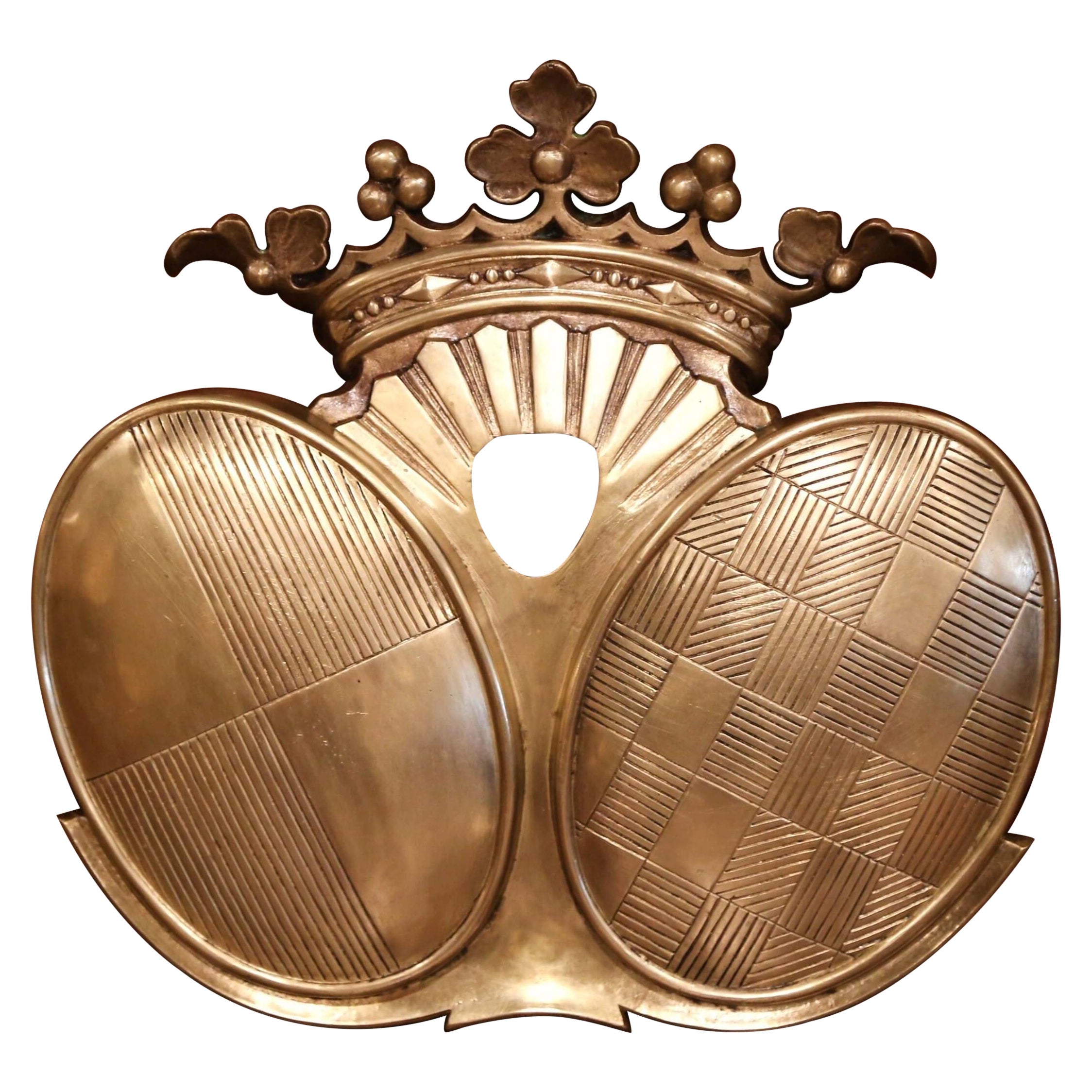 Stemma di famiglia francese del XIX secolo di Napoleone III in bronzo patinato appeso alla parete