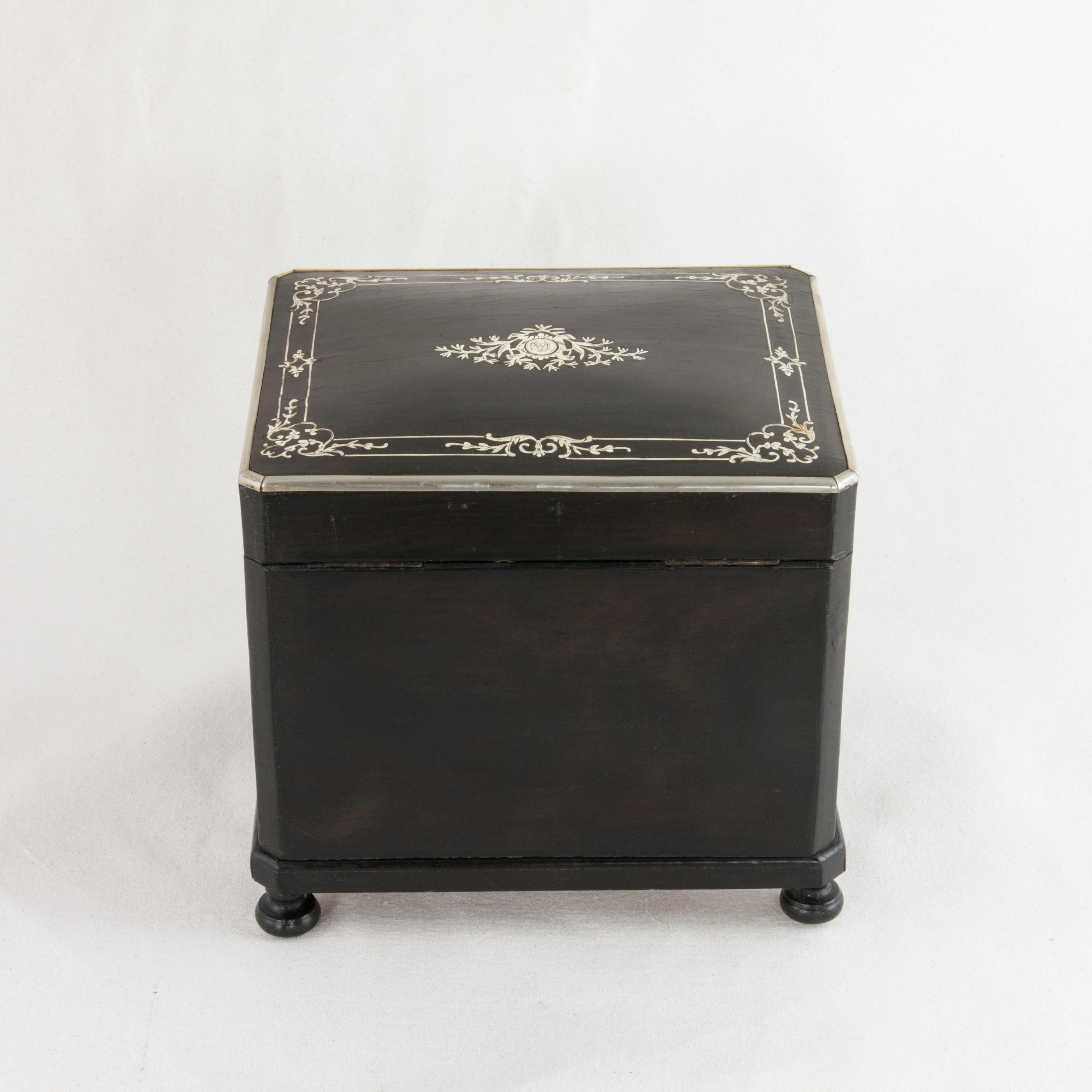 Mid-19th Century 19th Century French Napoleon III Period Black Lacquer Cigar Box with Bone Inlay