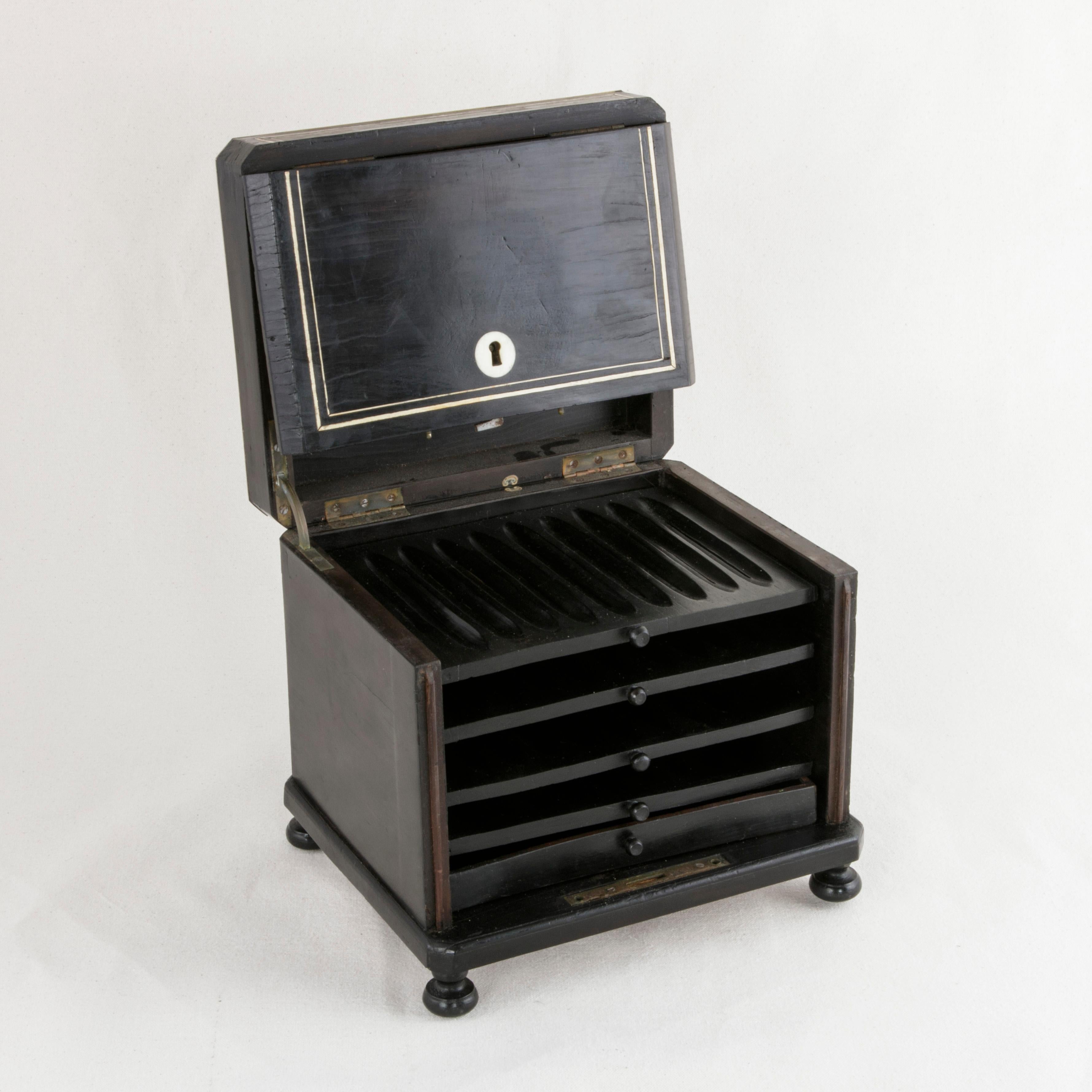 19th Century French Napoleon III Period Black Lacquer Cigar Box with Bone Inlay 3