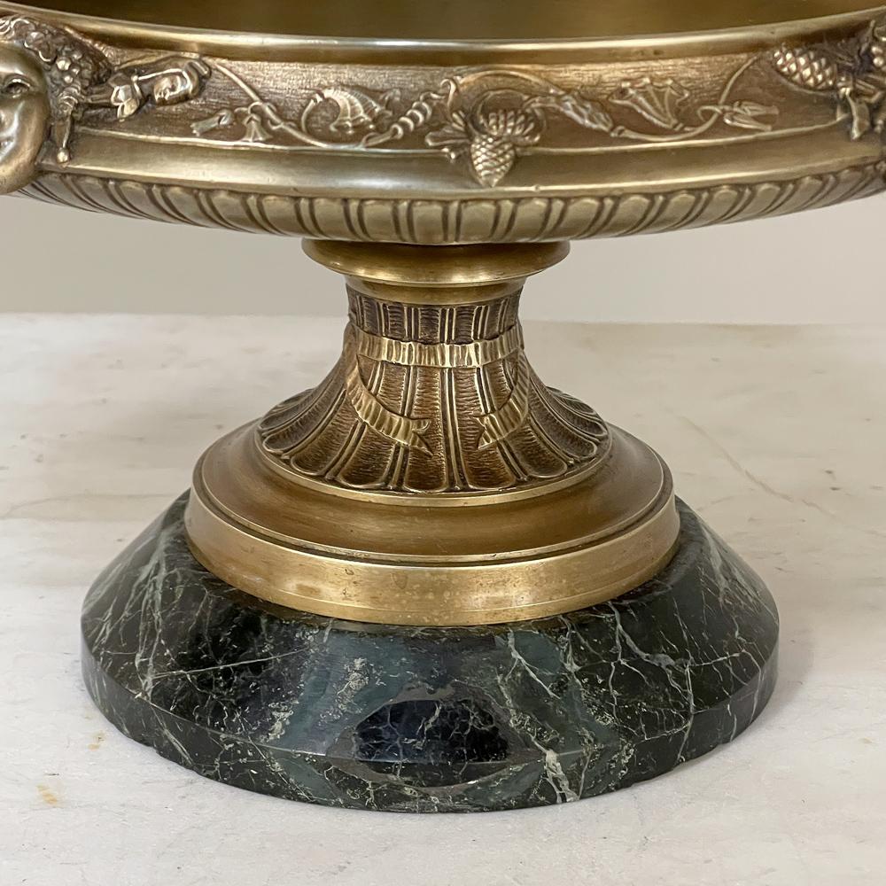 Centre de table en bronze d'époque Napoléon III du 19ème siècle sur socle en marbre en vente 7