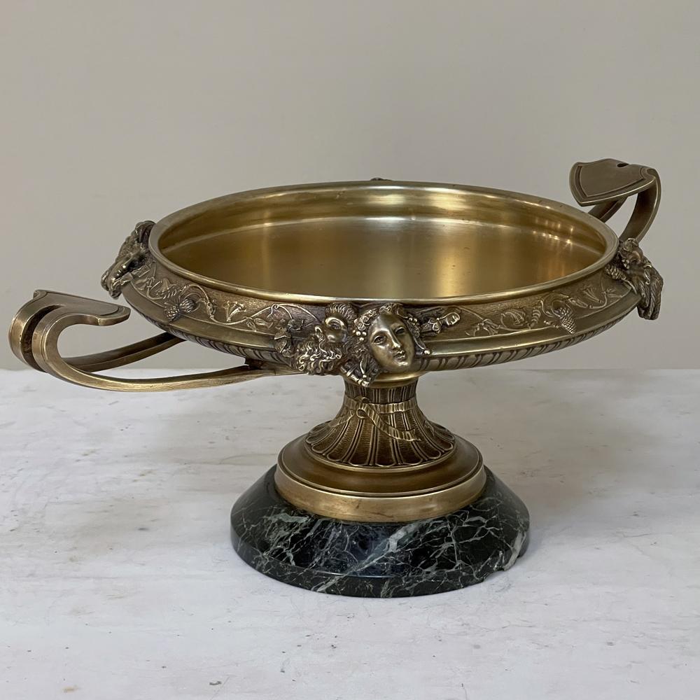 Centre de table en bronze d'époque Napoléon III du 19ème siècle sur socle en marbre en vente 9