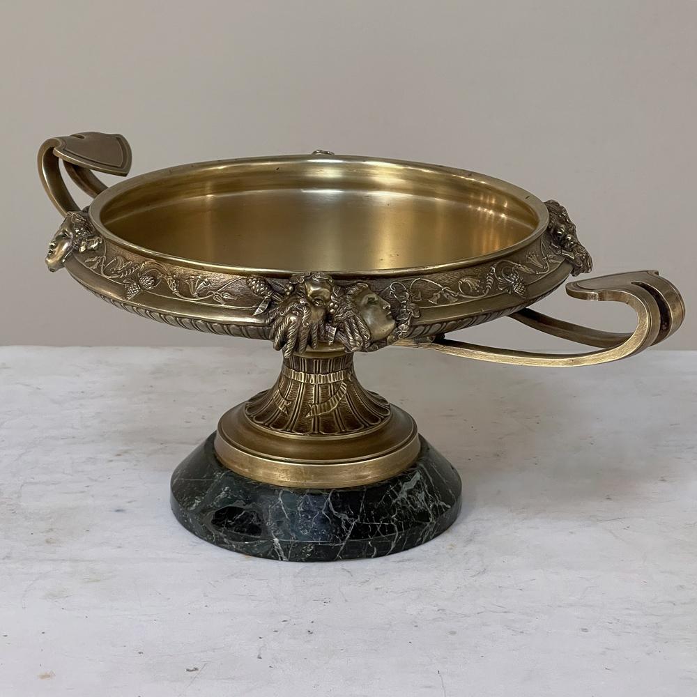 Fait main Centre de table en bronze d'époque Napoléon III du 19ème siècle sur socle en marbre en vente