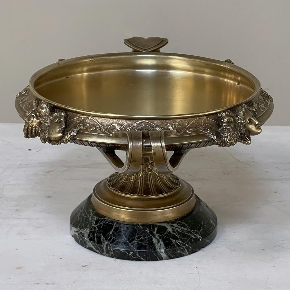 Bronze Centre de table en bronze d'époque Napoléon III du 19ème siècle sur socle en marbre en vente
