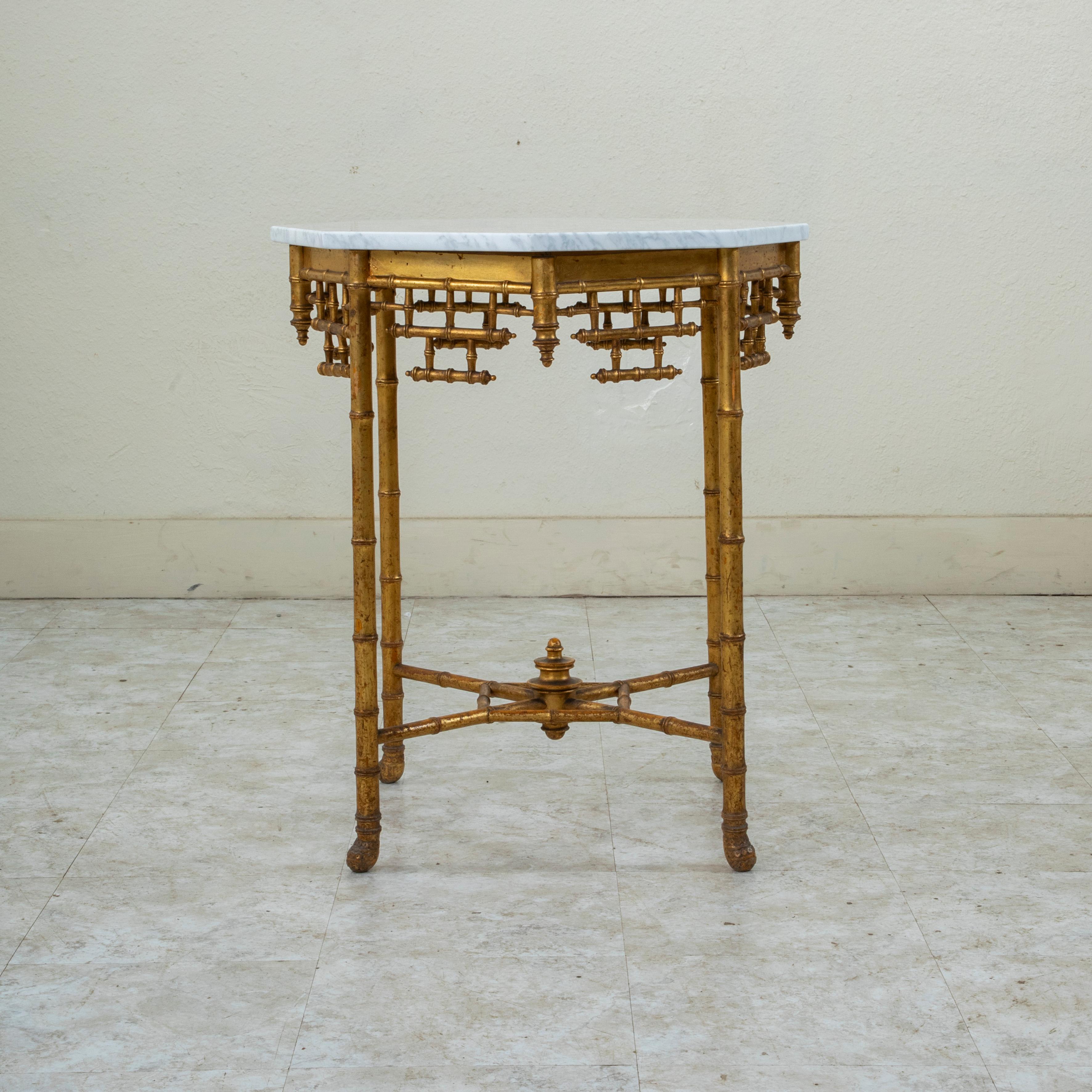 Imitation bambou Table d'appoint d'époque Napoléon III en faux bambou et bois doré, marbre, 19e siècle en vente