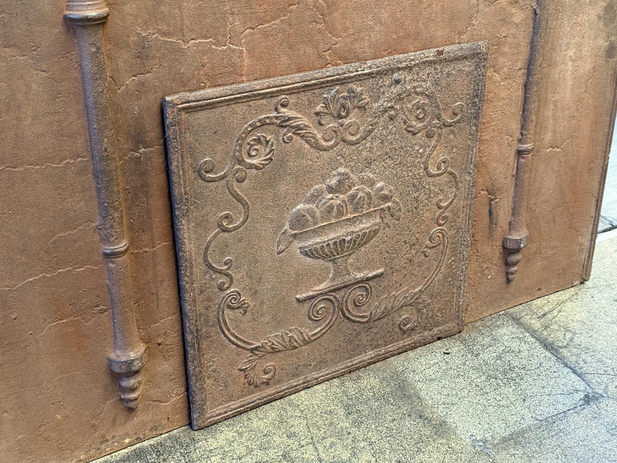 Moulage Plaque de cheminée / dosseret d'époque Napoléon III du 19e siècle en vente