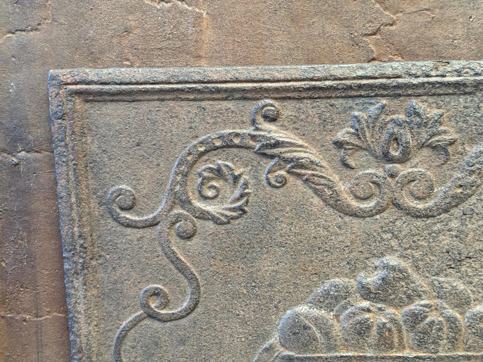 Plaque de cheminée / dosseret d'époque Napoléon III du 19e siècle en vente 2