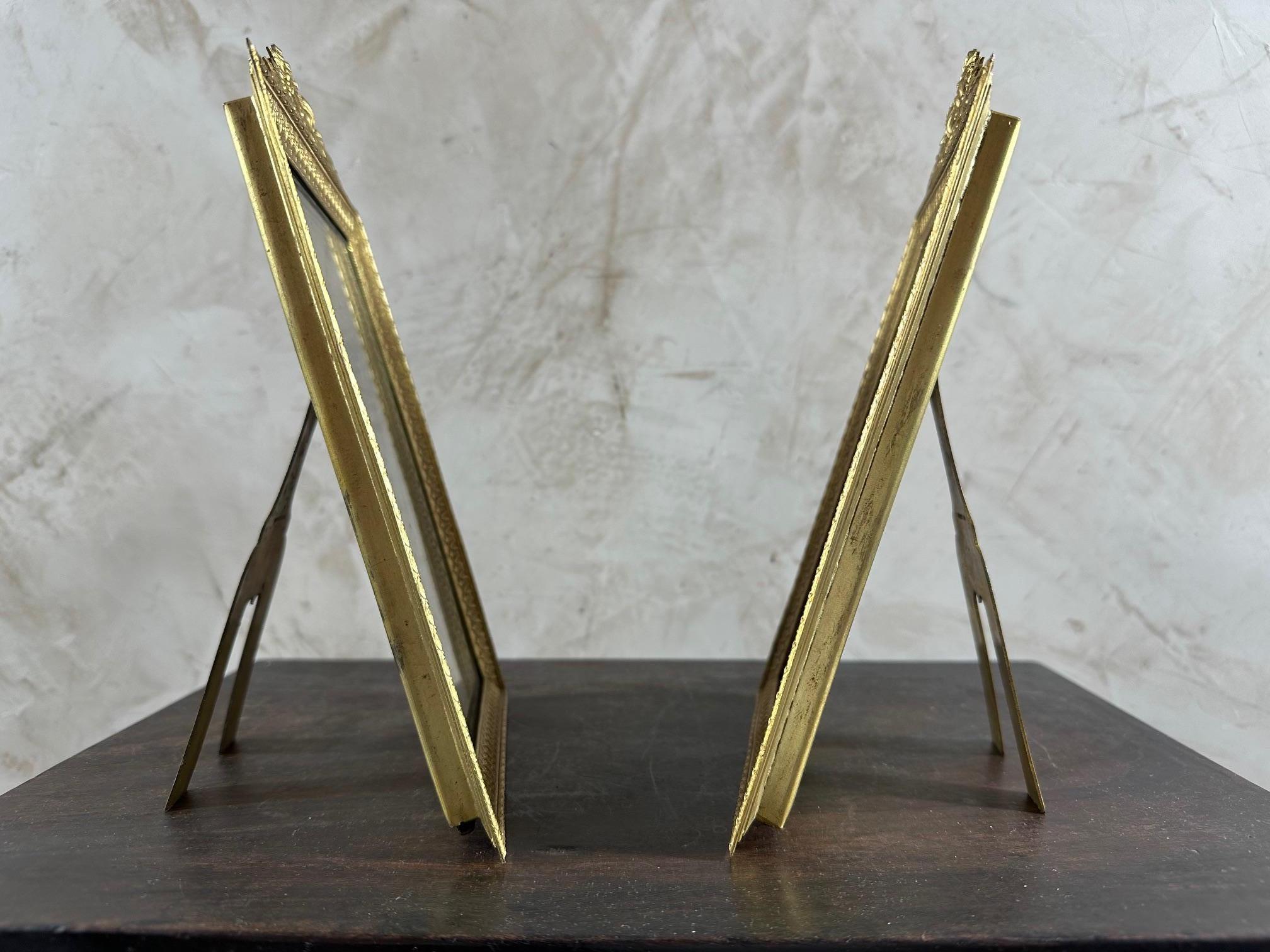 19th century French Napoleon III Period Pair of Gilded Bronze Picture Frames In Good Condition In LEGNY, FR