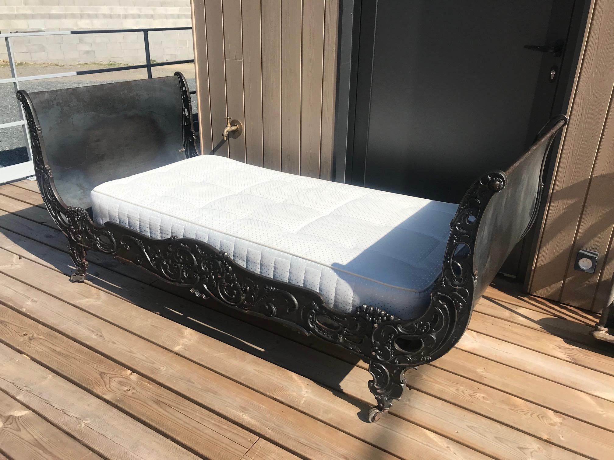19th Century French Napoleon III Period Rolling Black Metal Single Bed 10