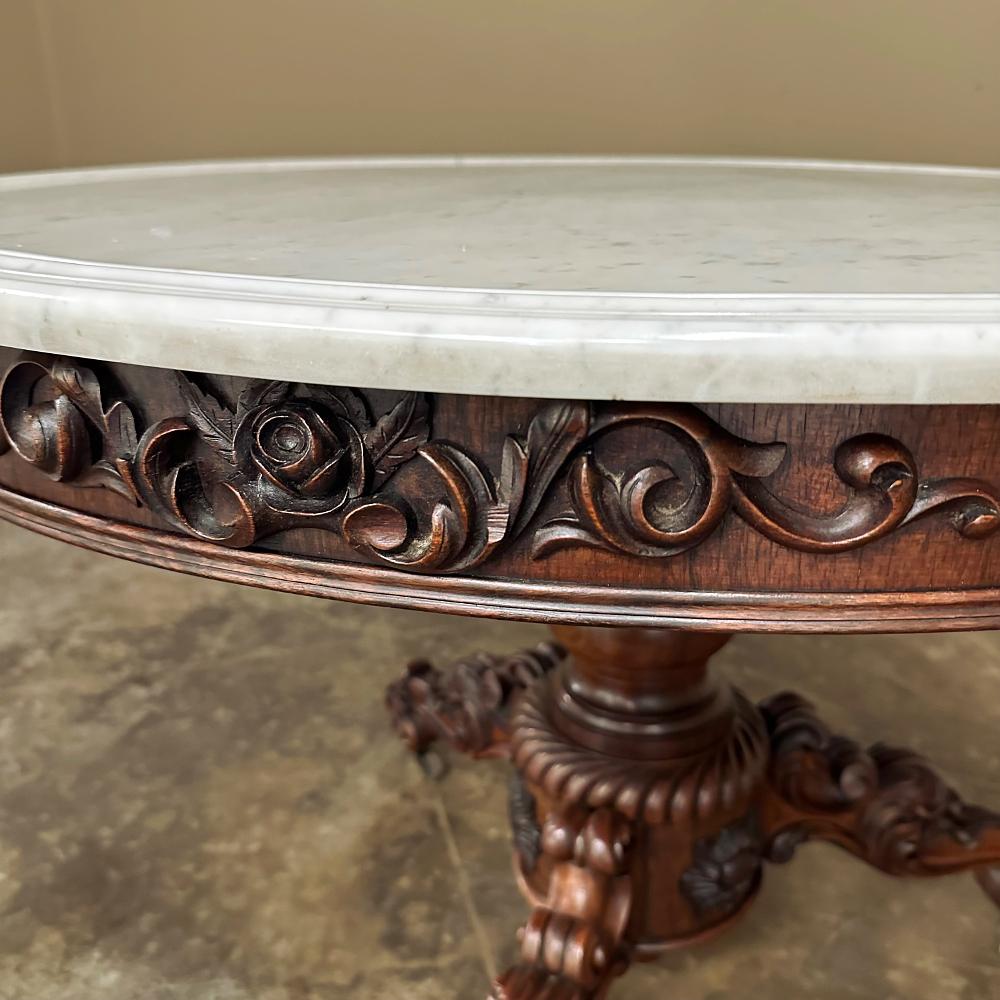 Table centrale en noyer d'époque Napoléon III du XIXe siècle avec marbre de Carrare en vente 9