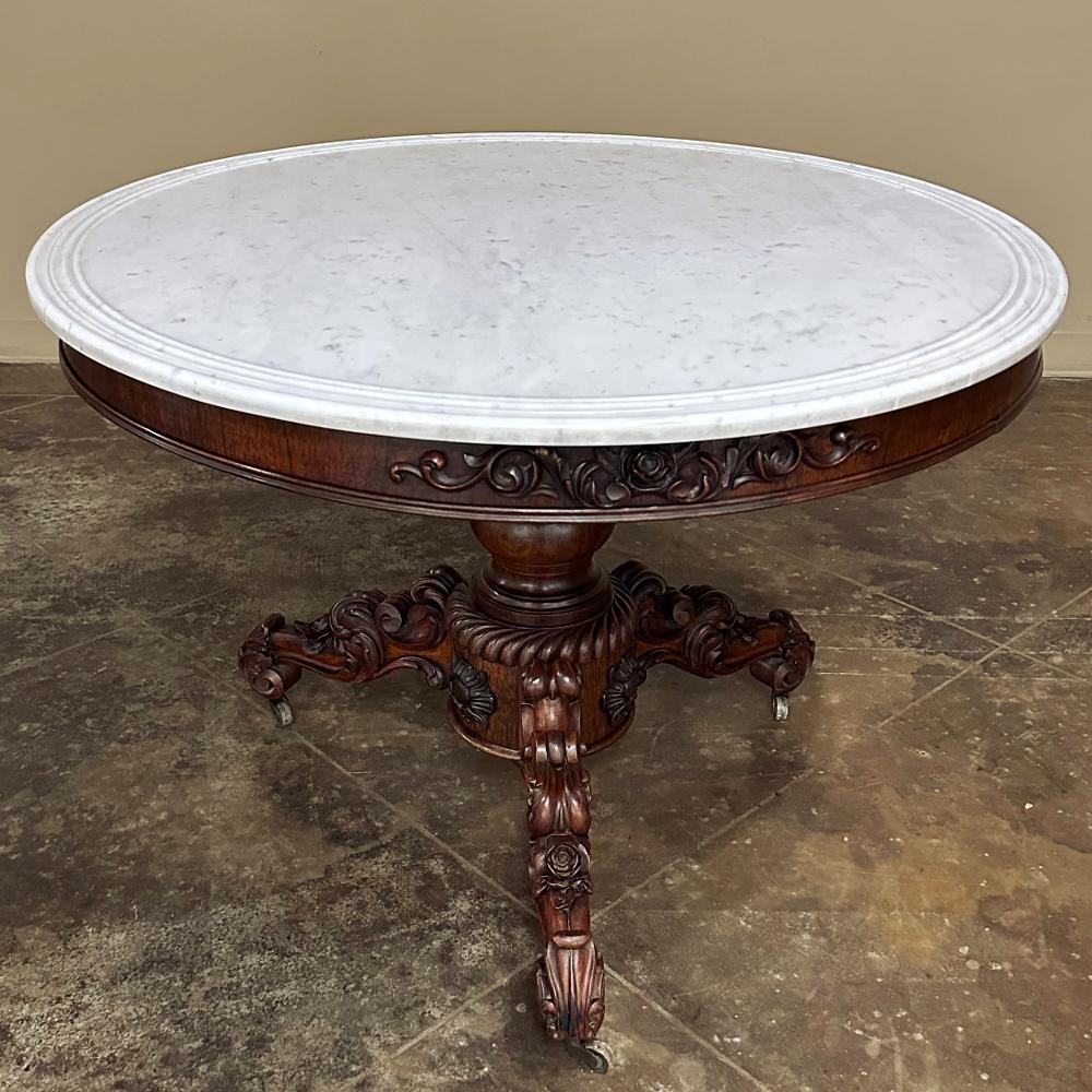 Table centrale en noyer d'époque Napoléon III du XIXe siècle avec marbre de Carrare Bon état - En vente à Dallas, TX