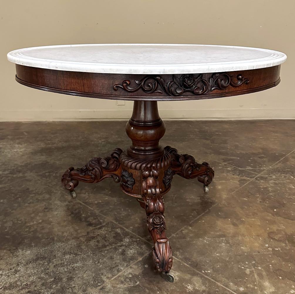Milieu du XIXe siècle Table centrale en noyer d'époque Napoléon III du XIXe siècle avec marbre de Carrare en vente