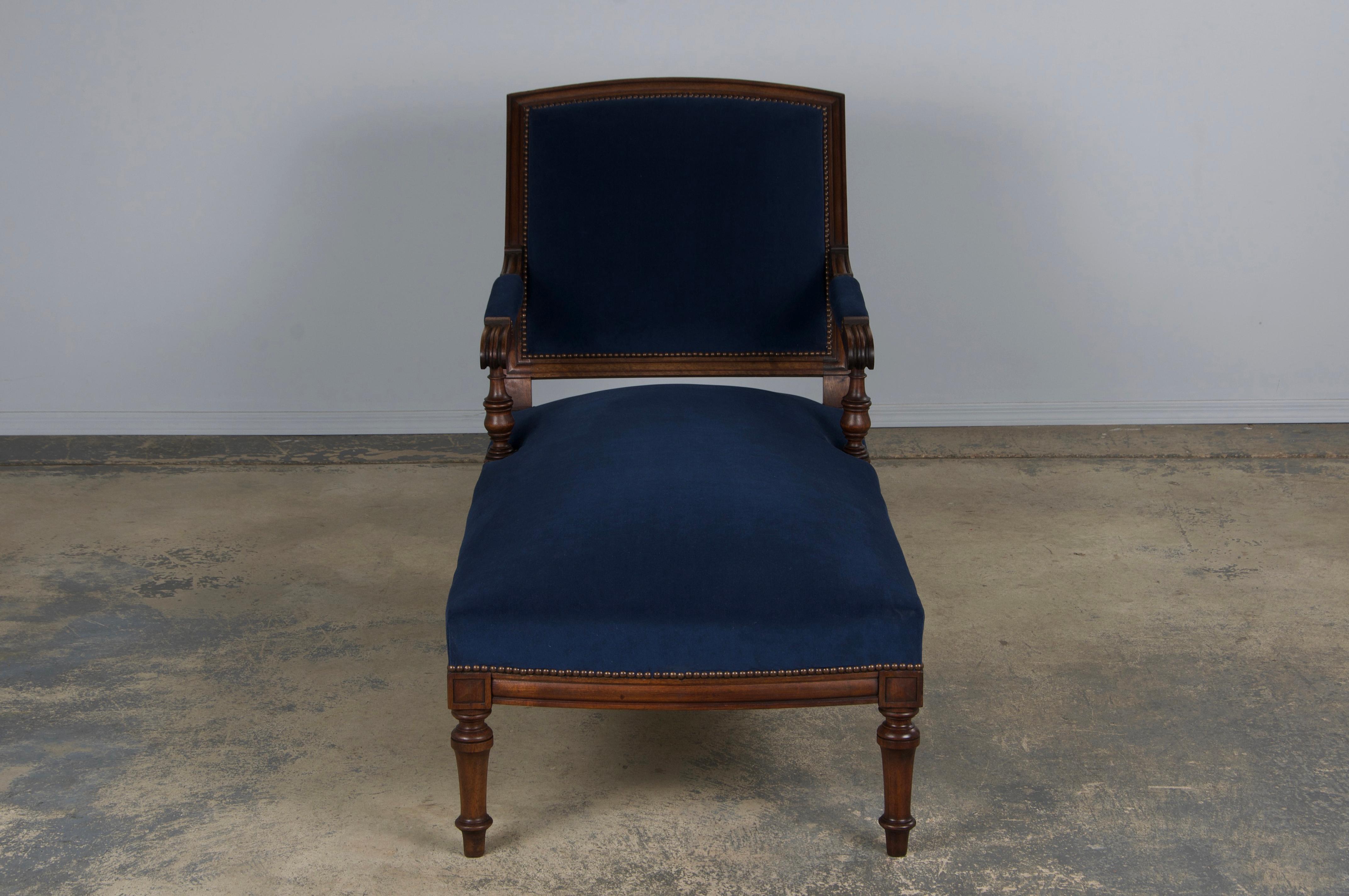 19th Century French Napoleon III Period Walnut Chaise Lounge W/ Dark Blue Velvet For Sale 1