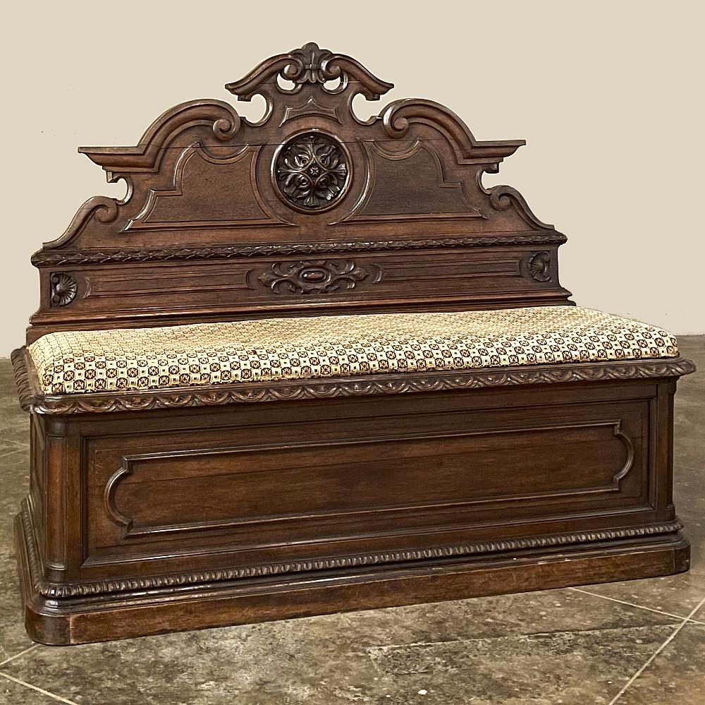 19th Century French Napoleon III Period Walnut Hall Bench In Good Condition For Sale In Dallas, TX