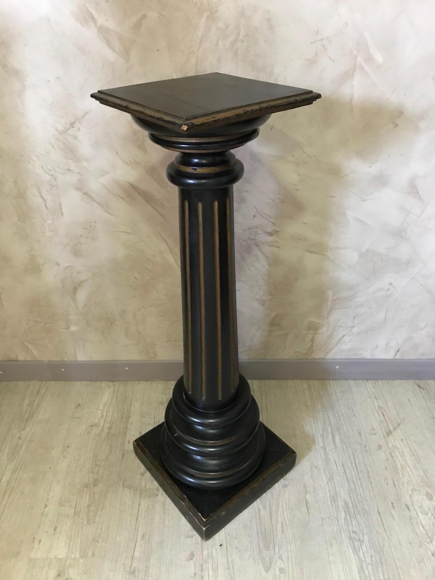 Beautiful French Napoleon III black painted wooden column.
Ideal to show a sculpture.
Good condition and quality.