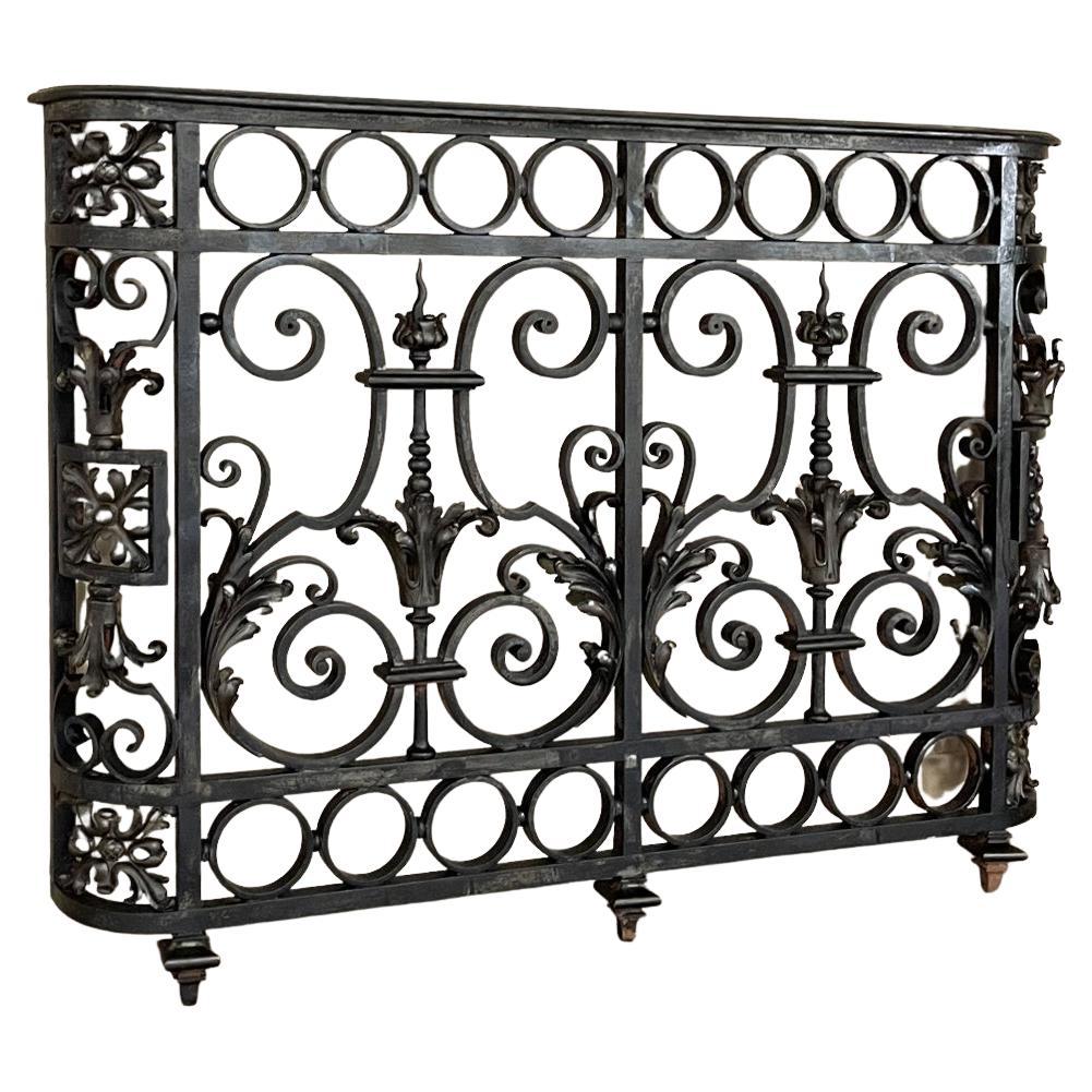 Balaustrada de hierro forjado francesa del siglo XIX, época de Napoleón III, guarda ventana