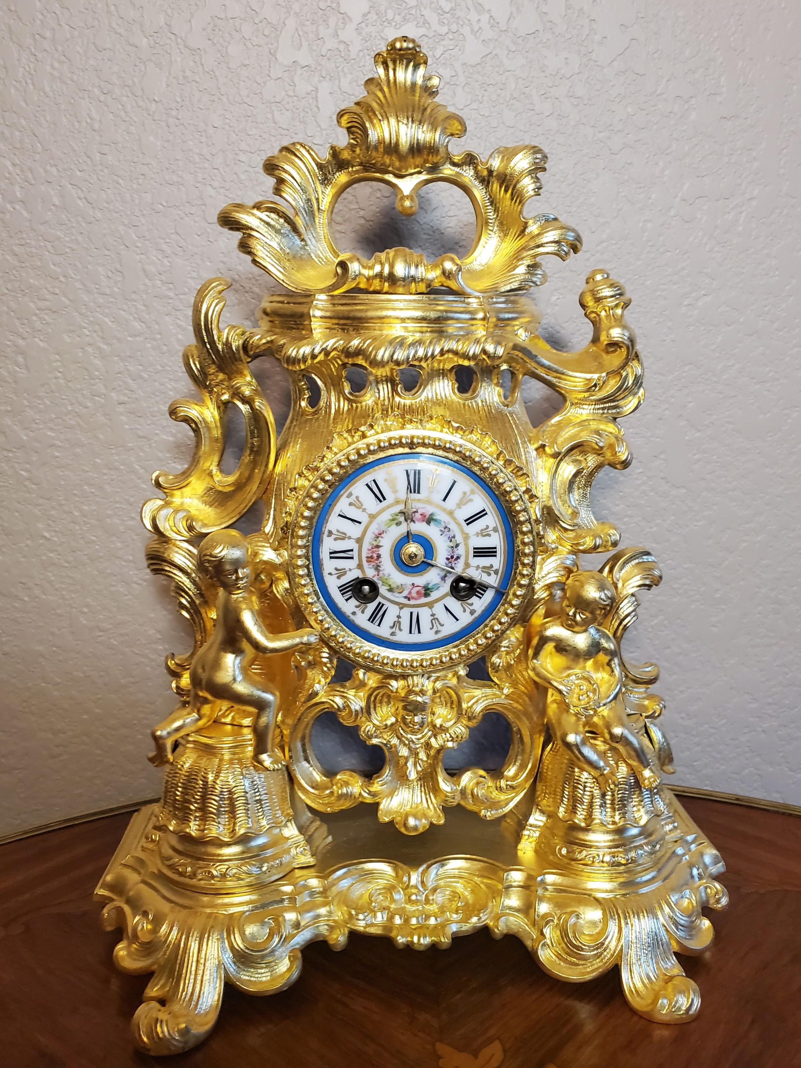 vergoldete Goldbronze-Uhr aus Sevres-Porzellan im französischen Louis-XV-Stil von Rocaille  im Angebot 9